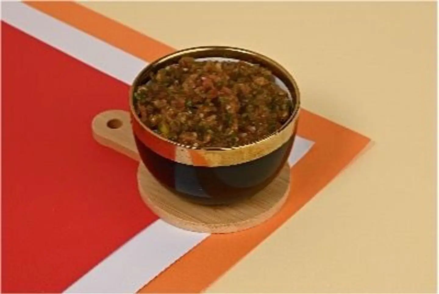 علبة سلطة حارة