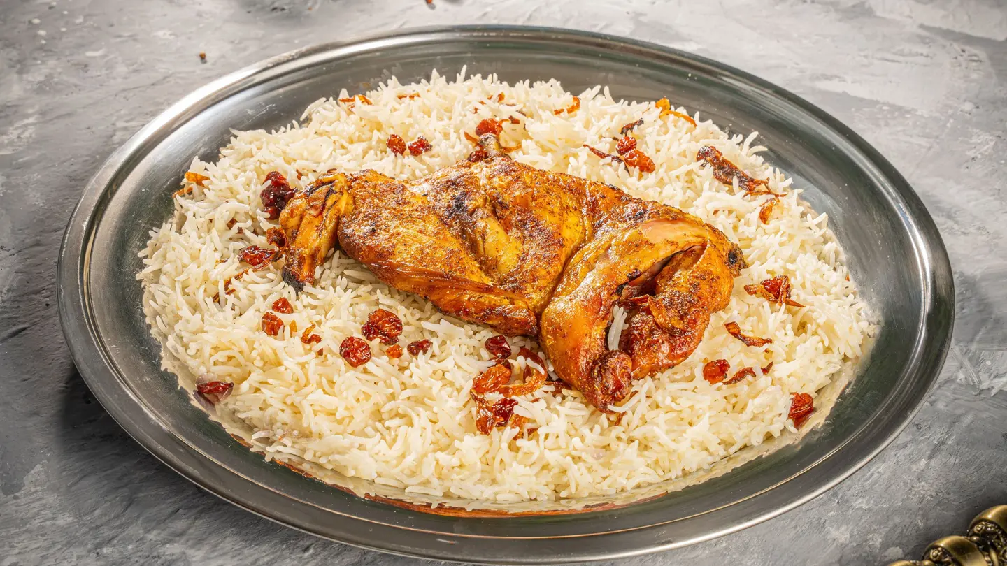 نص حبة دجاج مظبي مع الأرز