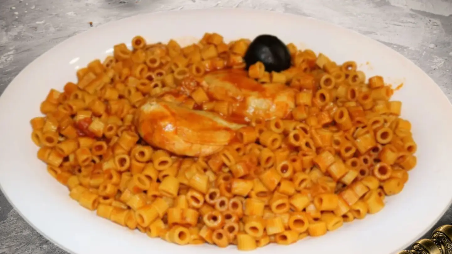 حبة مضغوط مكرونة دجاج