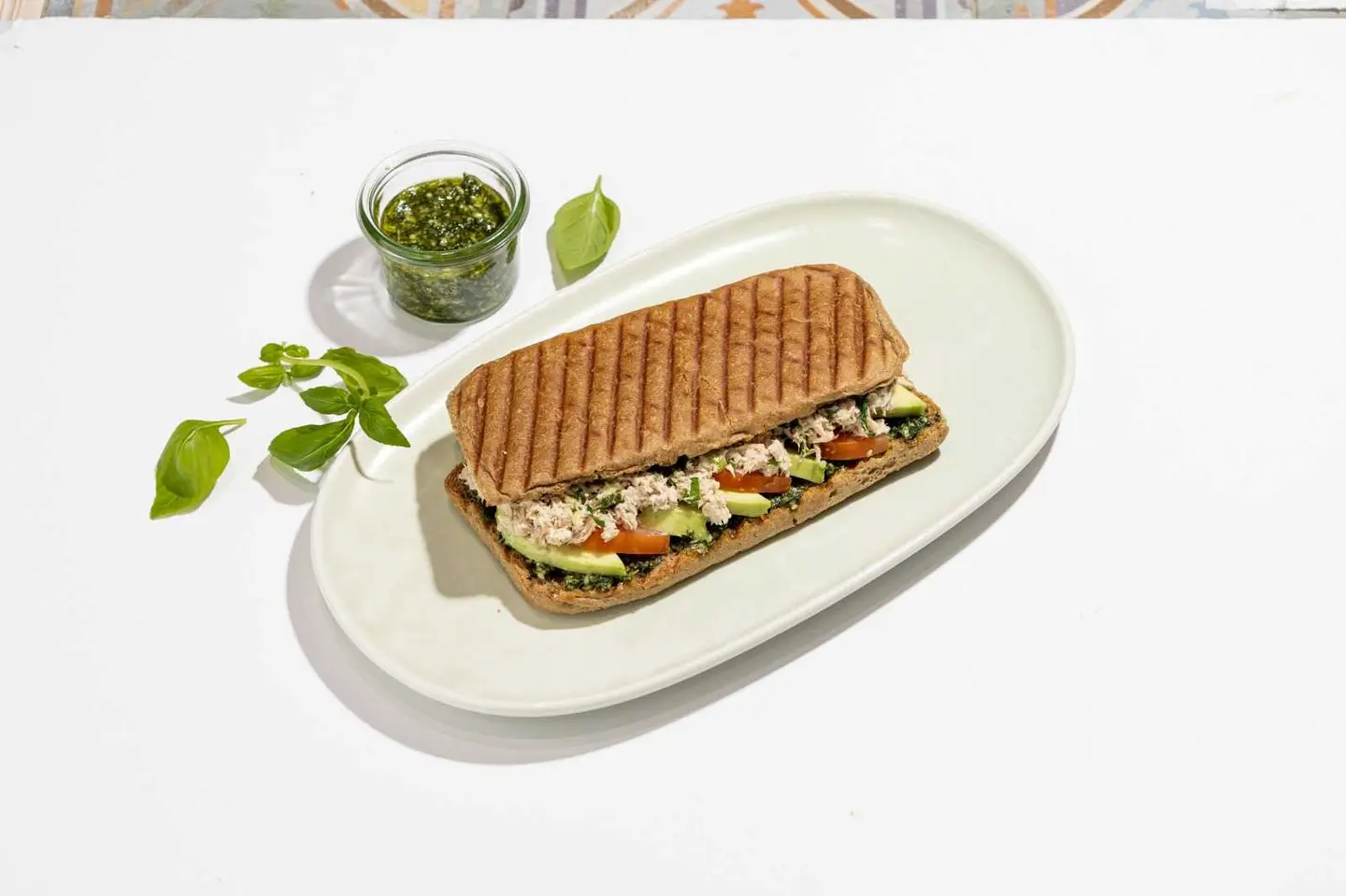 ساندوتش تونة