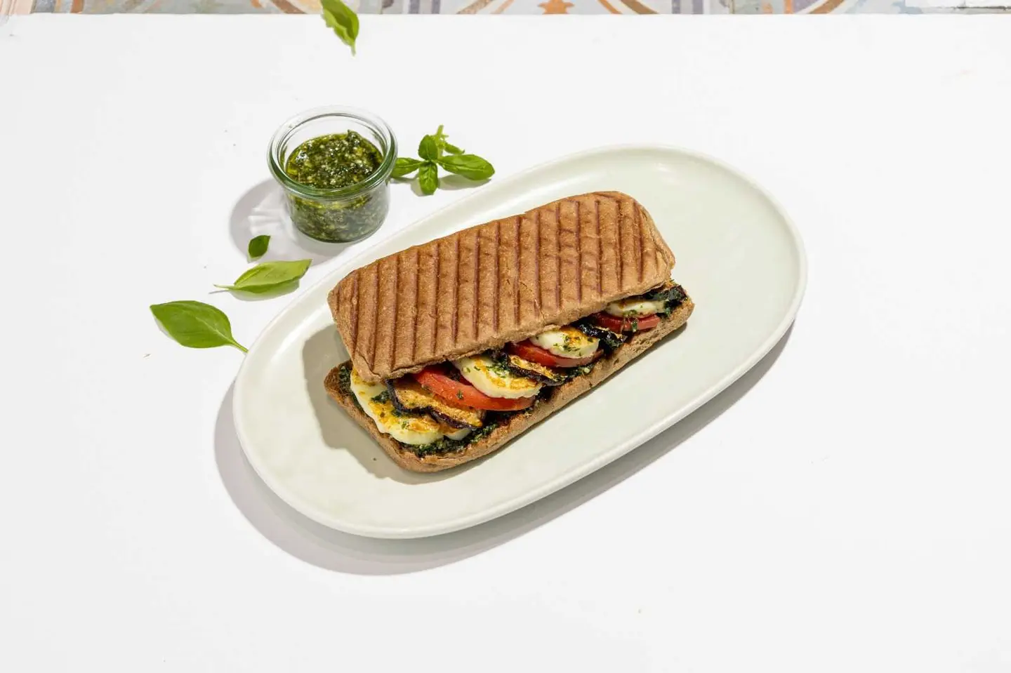 جبنه حلومي و الباذنجان ساندوتش