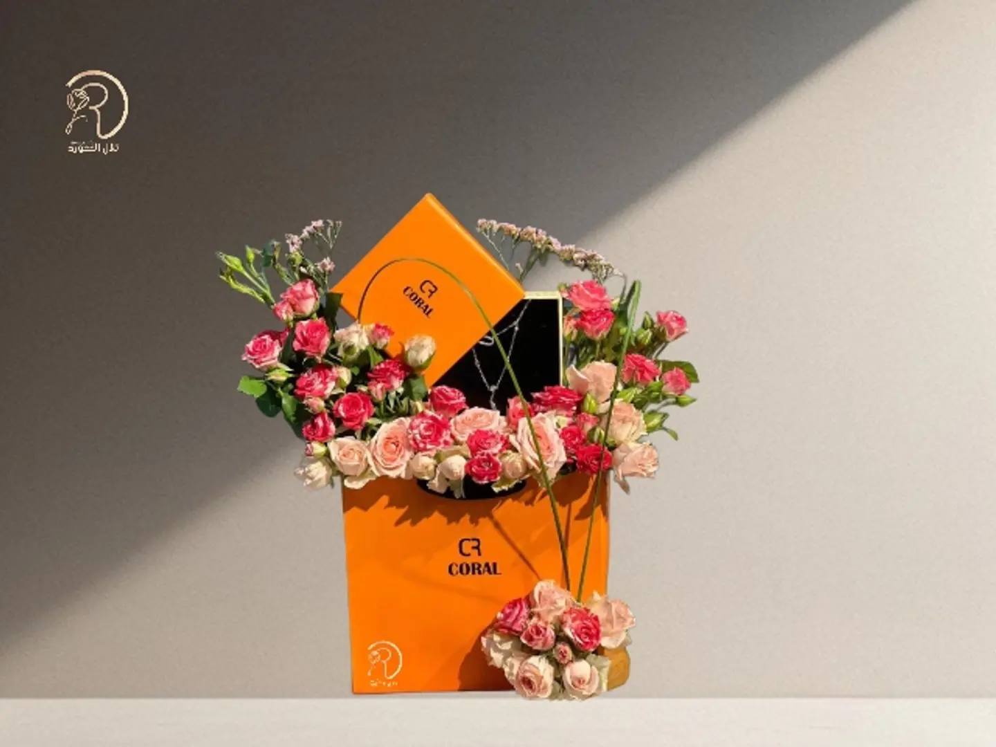 Sparkling Paper Box Arrangement Of Brand Coral Necklace And Roses In Bright Colours