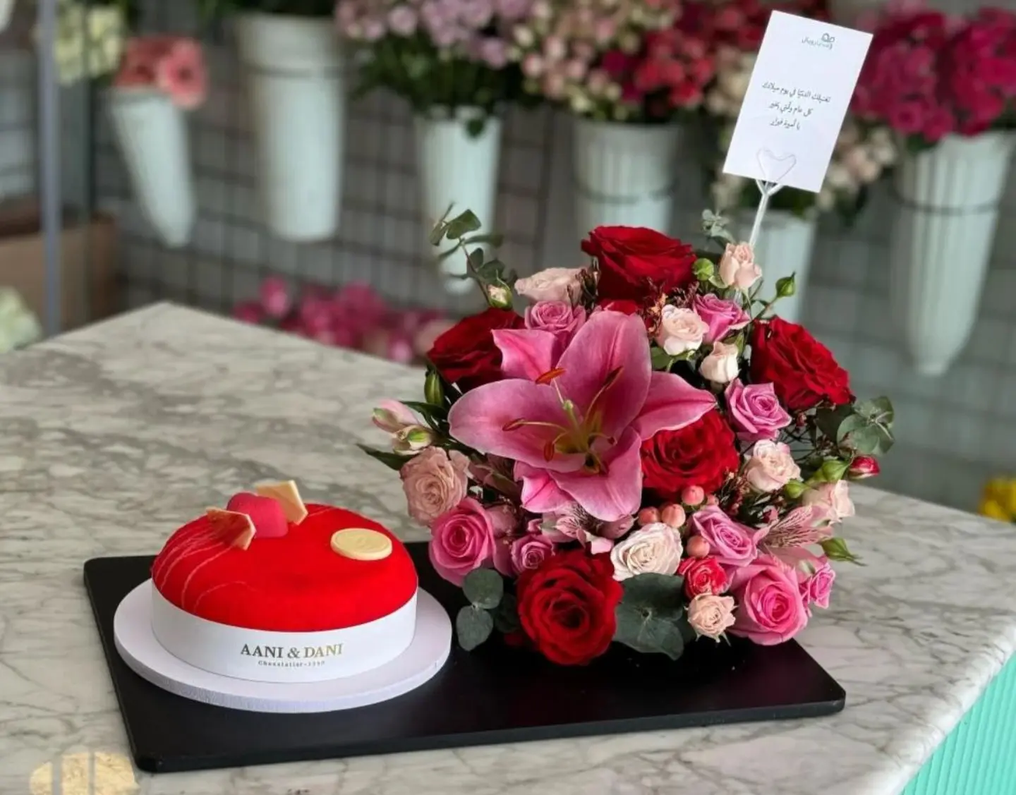 An Enchanting Combination That Combines The Sweetness Of Cake And The Beauty Of Rose Colors