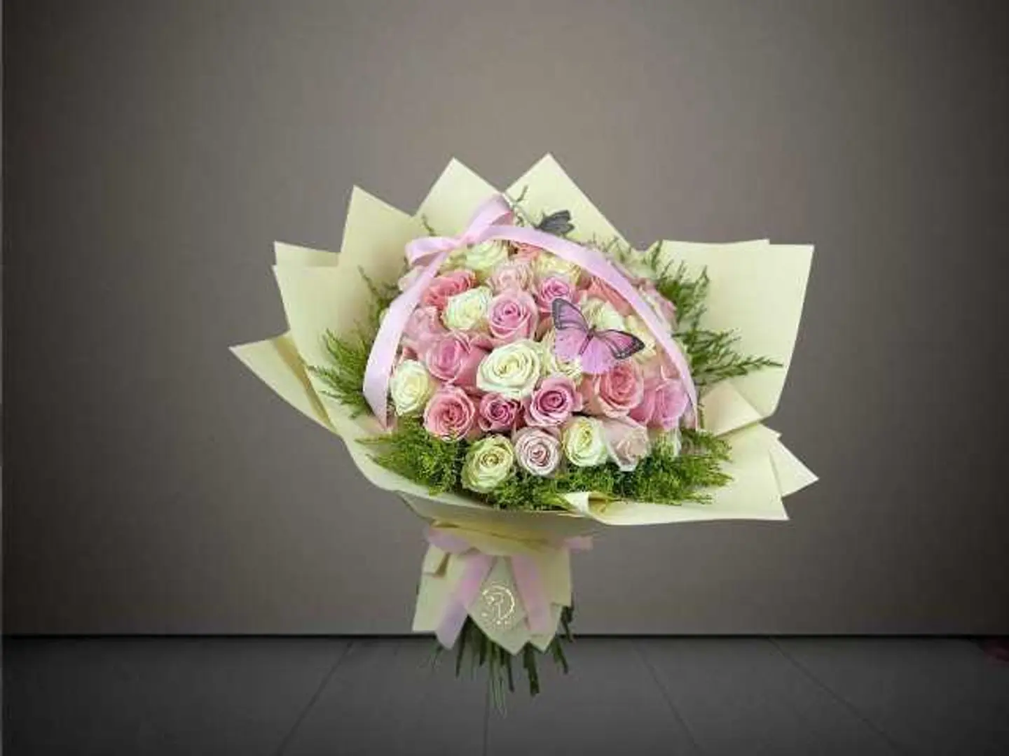 Enchanting Roses Touch