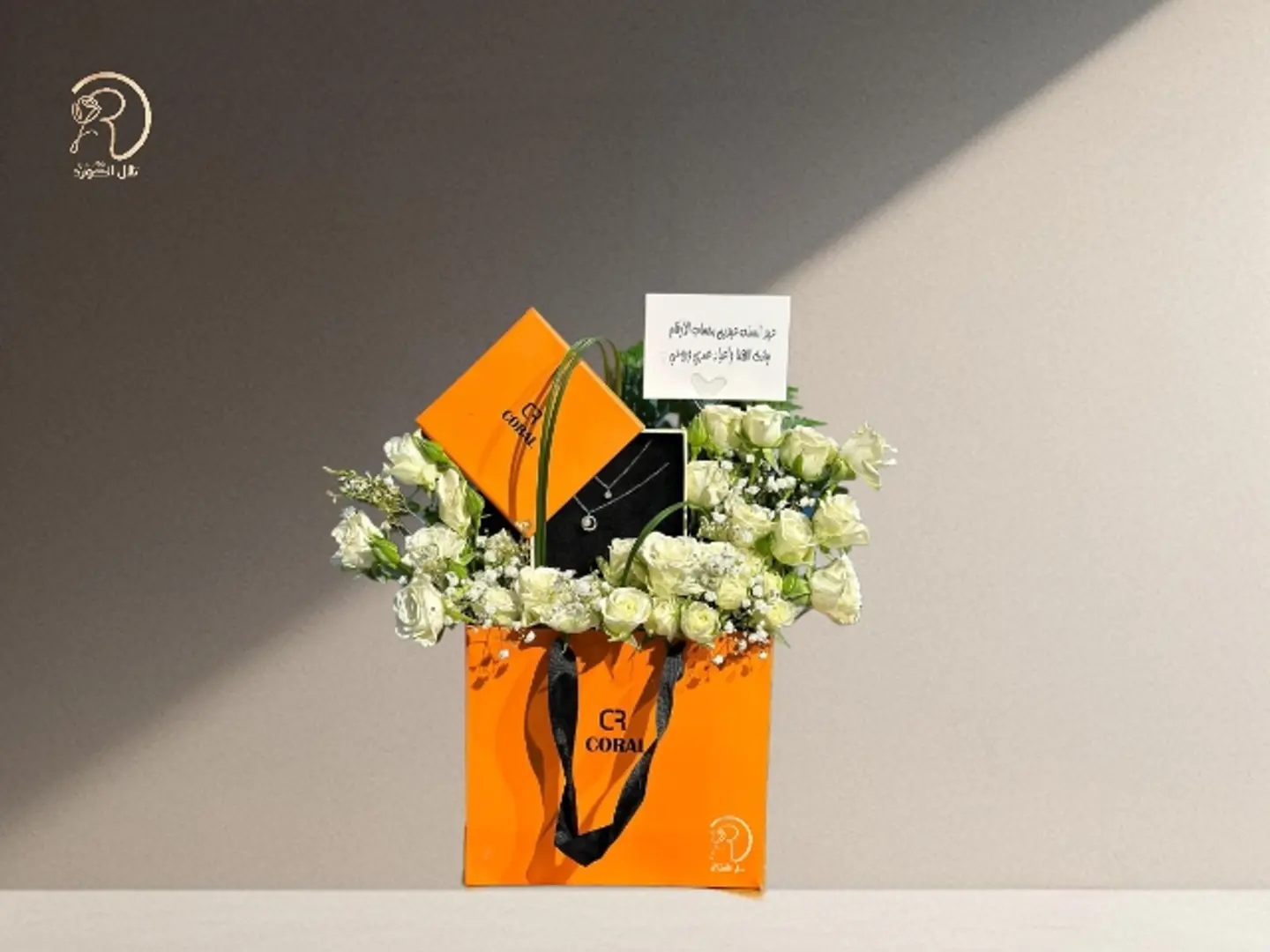 An Arrangement That Combines Roses And An Elegant Chain