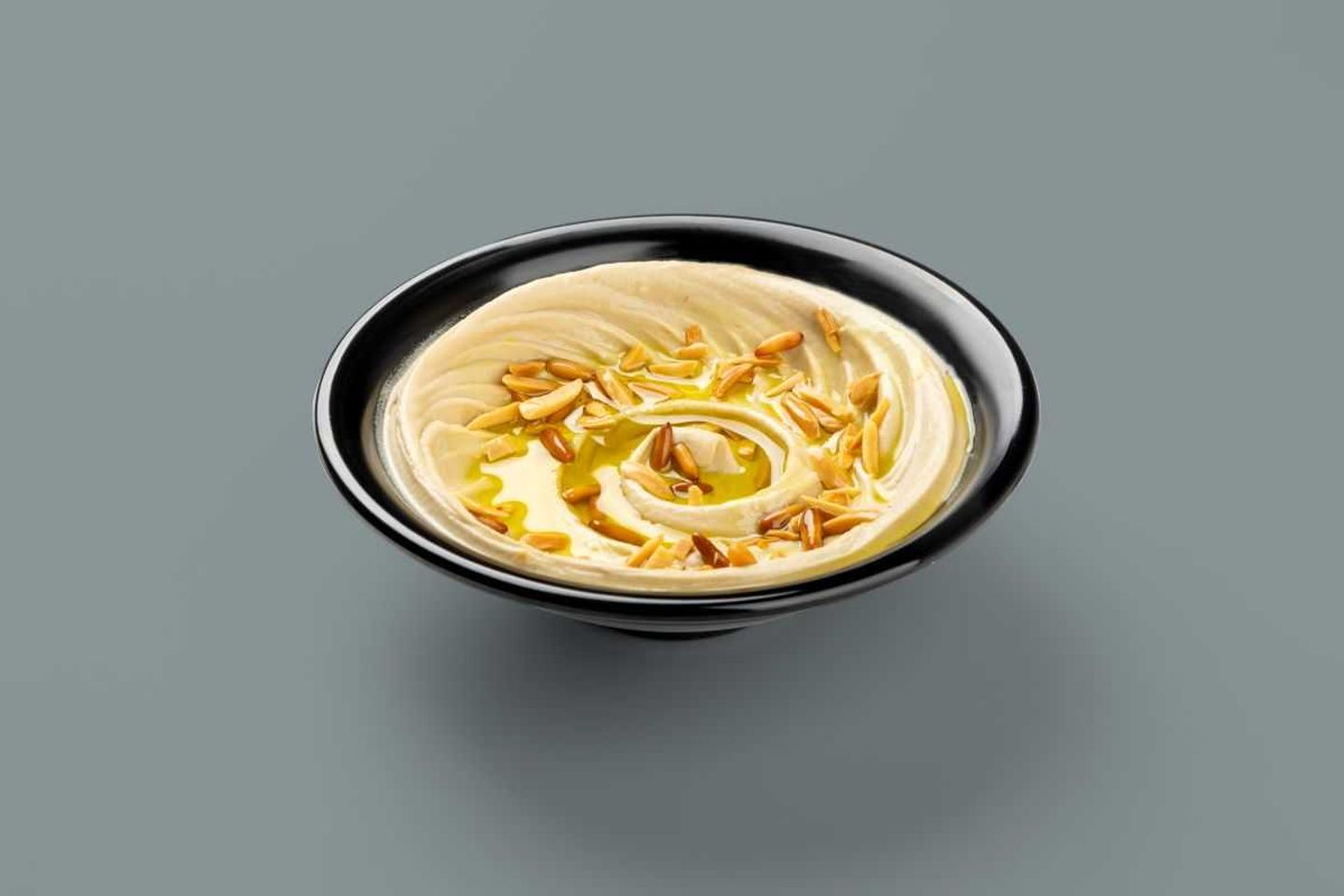 حمص بالصنوبر والمكسرات