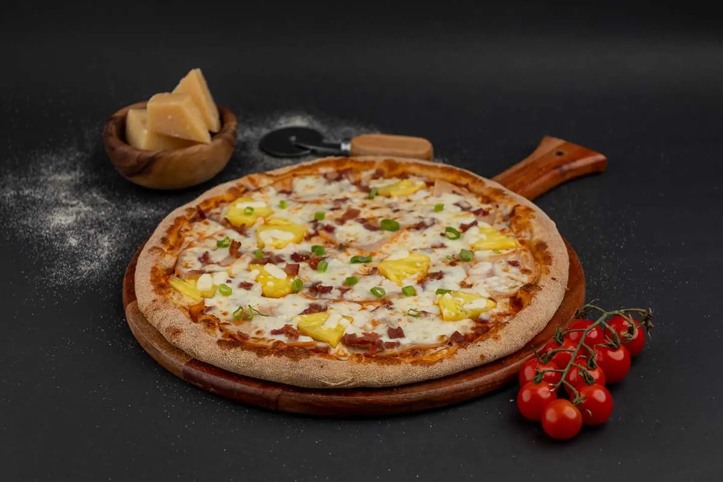 بيتزا هاواي كبيرة