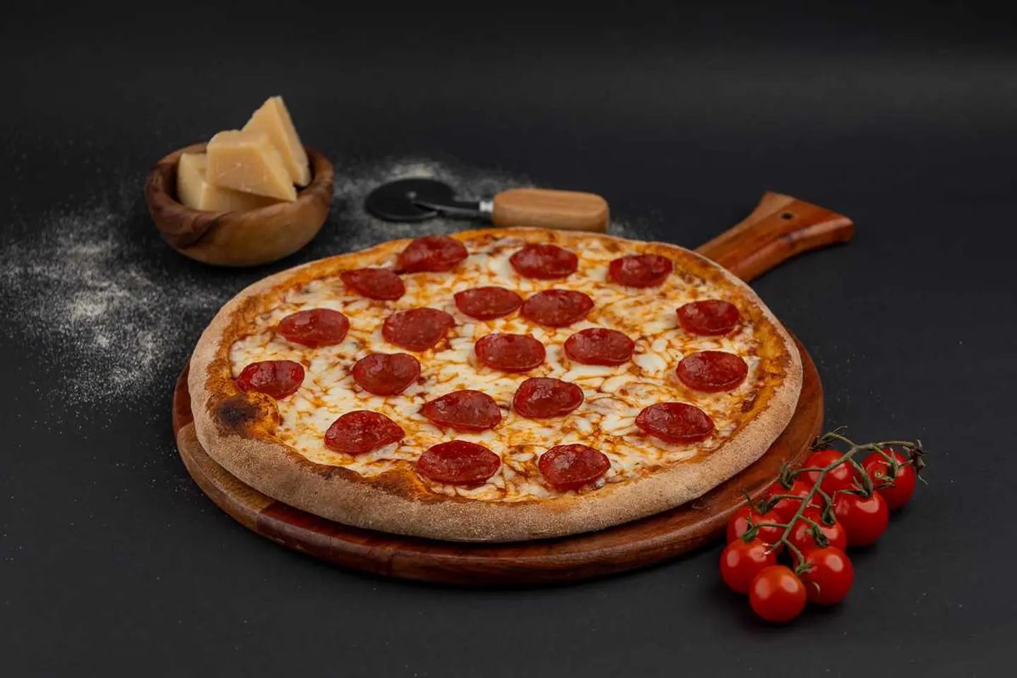 بيتزا بيبروني كبيرة