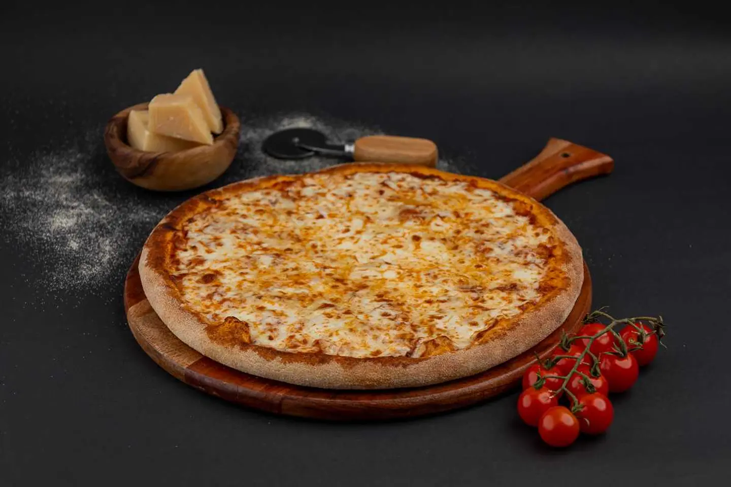 بيتزا مارجريتا كبيرة