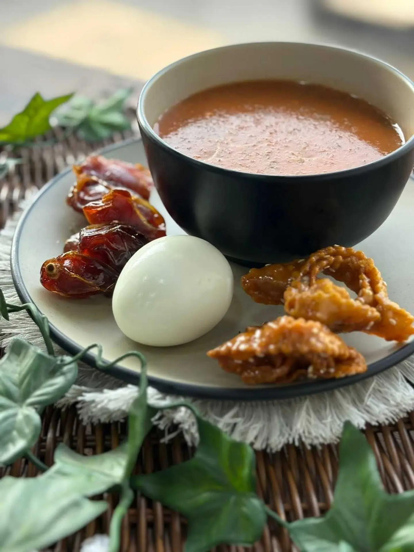 شوربة حريرة +شباكية + بيضة + ٣ تمرات