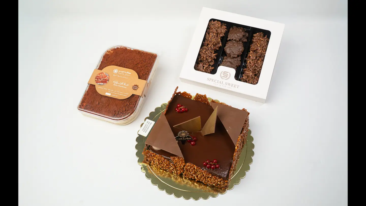 Pistachio Nutella Cake With Desserts