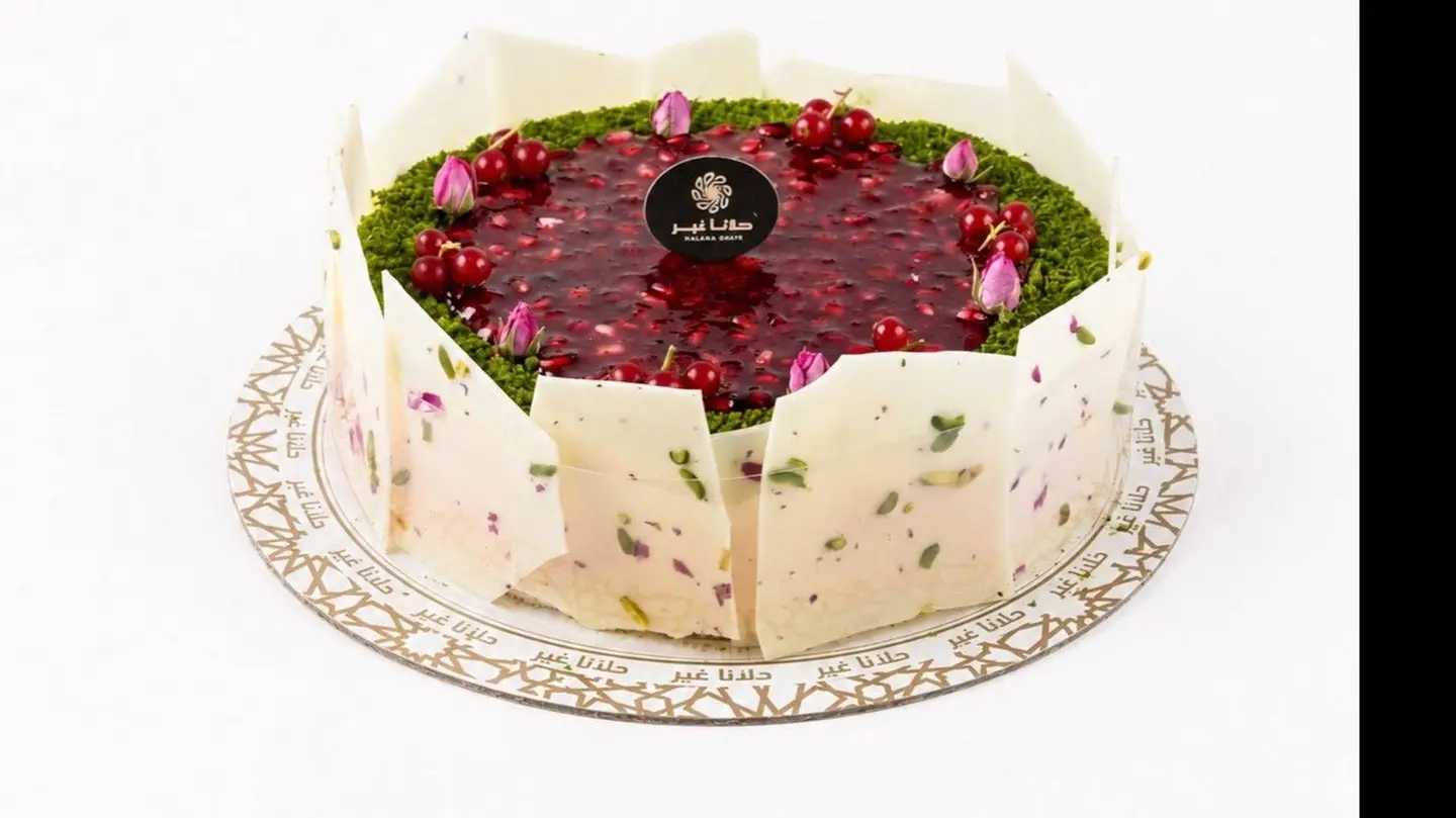 كيك فستق رمان دائري