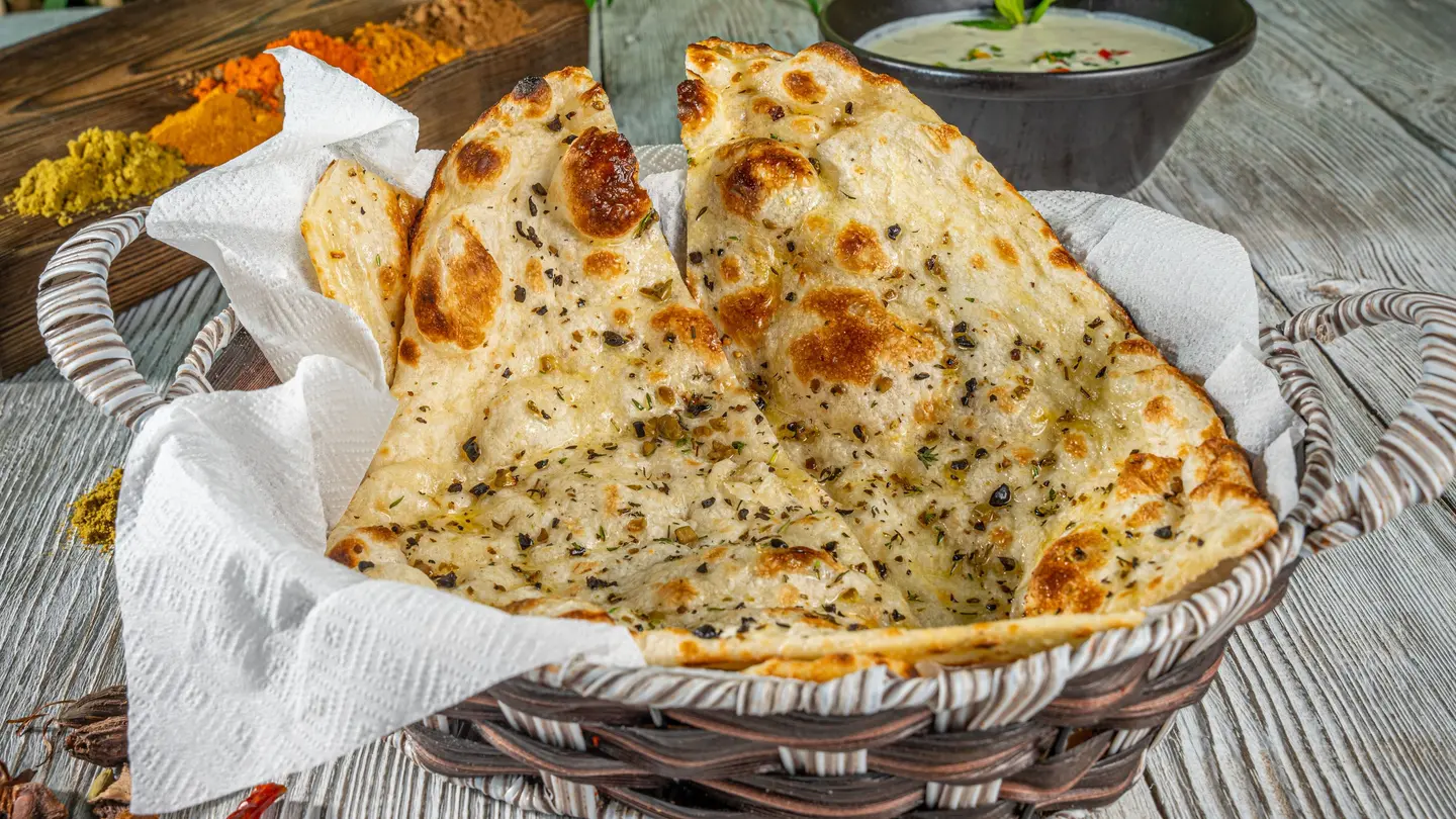 خبز نان زيت زيتون وزعتر بري