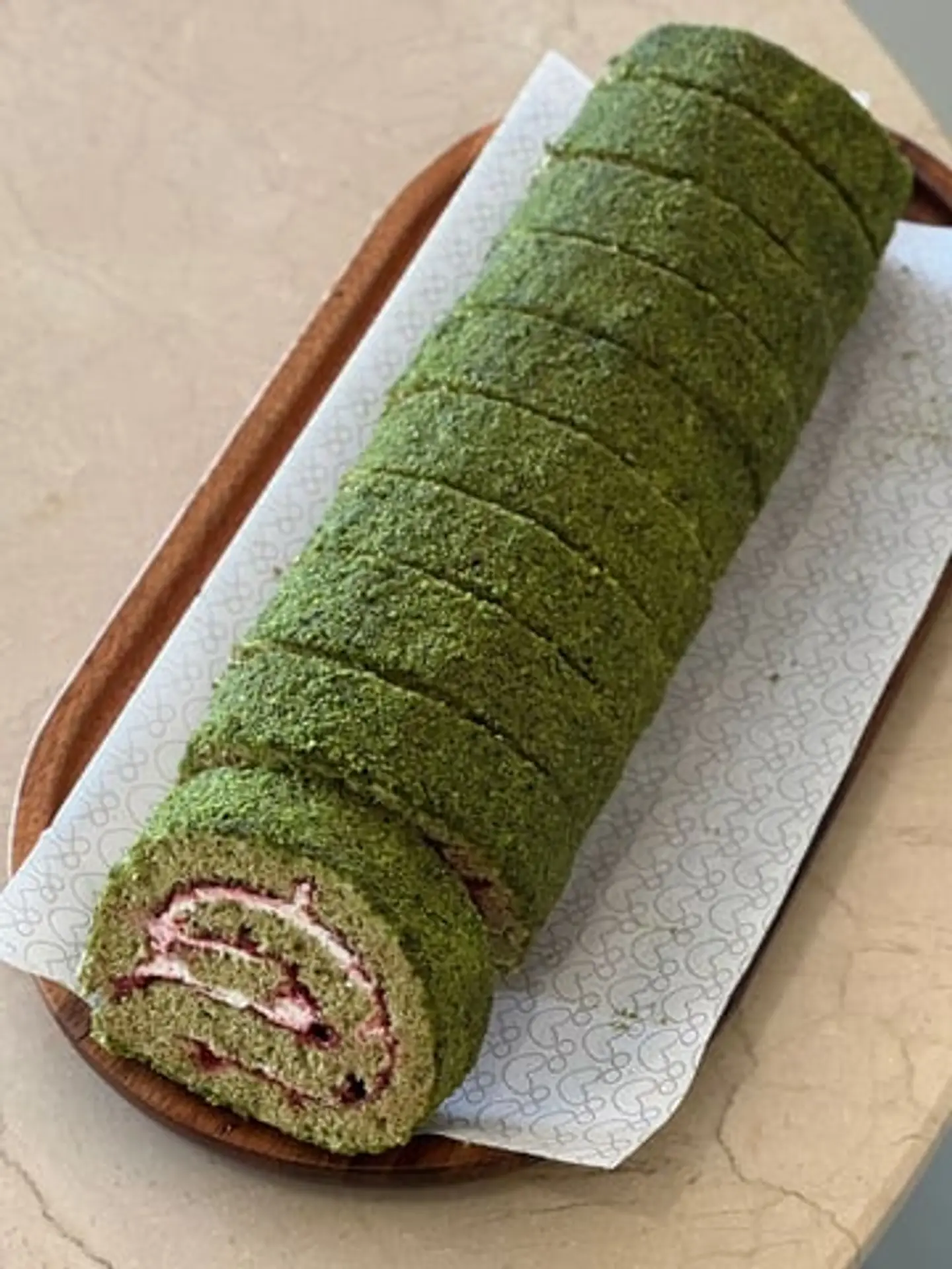 سويسرول بستاشيو وتوت