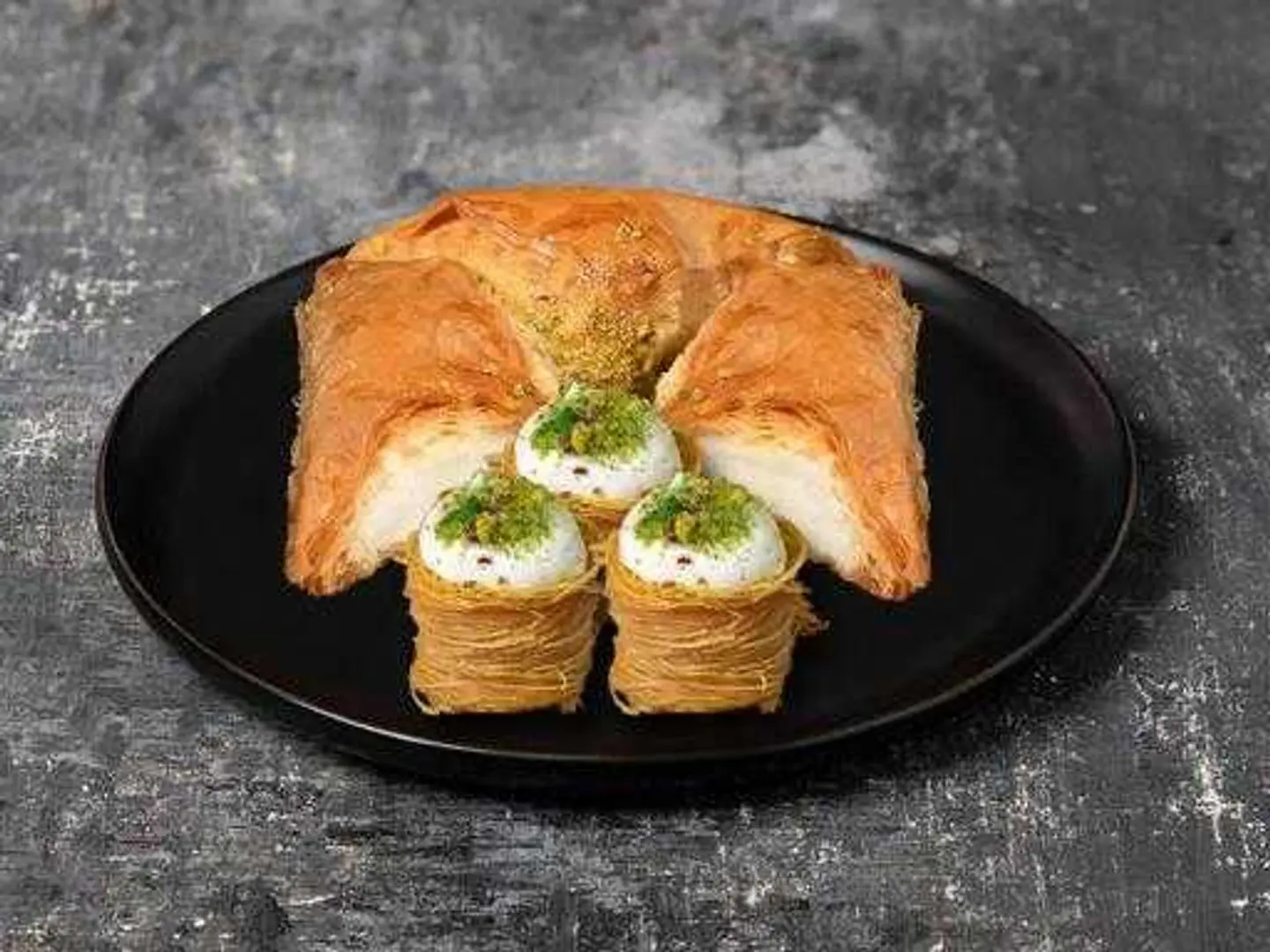 Warbat & Oush Albulbul With Cream