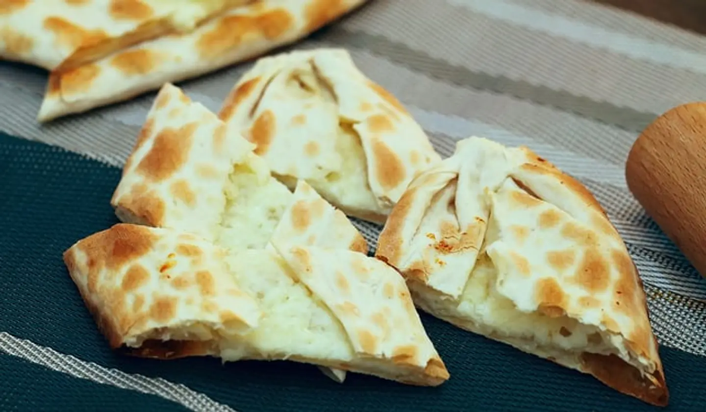 فطيرة جبن حلوم