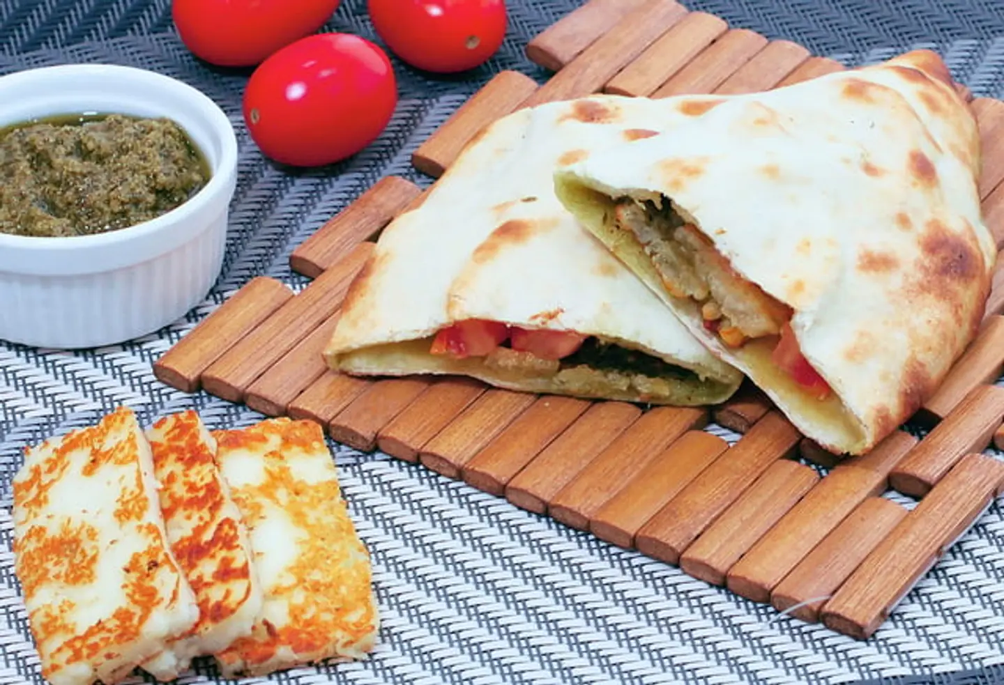 فطيرة حلوم مشوي بالبيستو