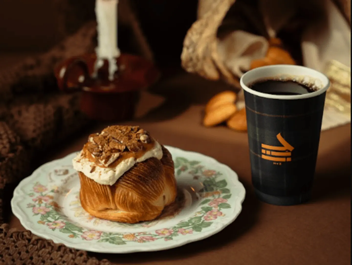 قهوة اليوم مع كرواسون سينابون