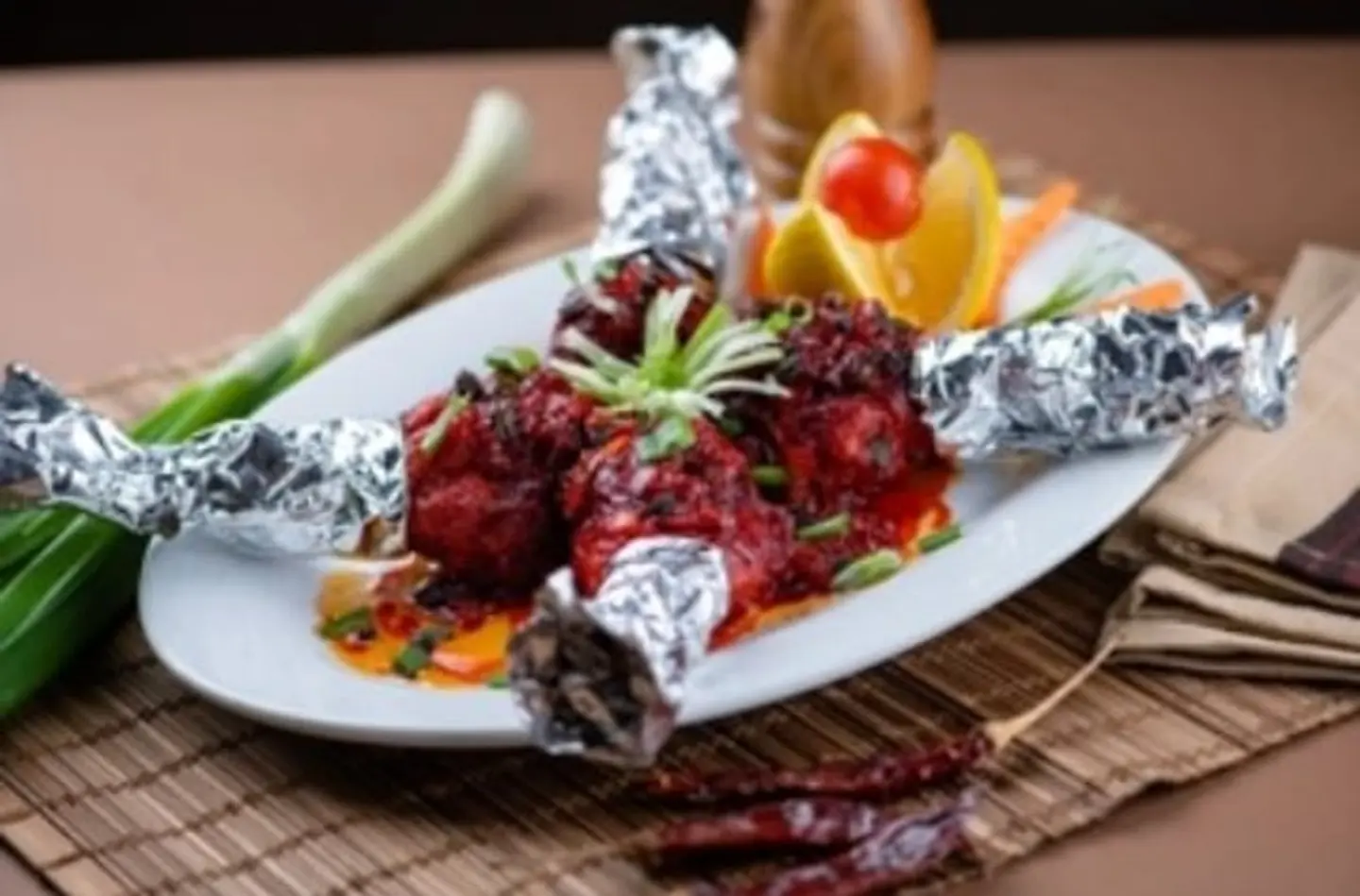 دجاج تانجدي مع صلصة حمراء