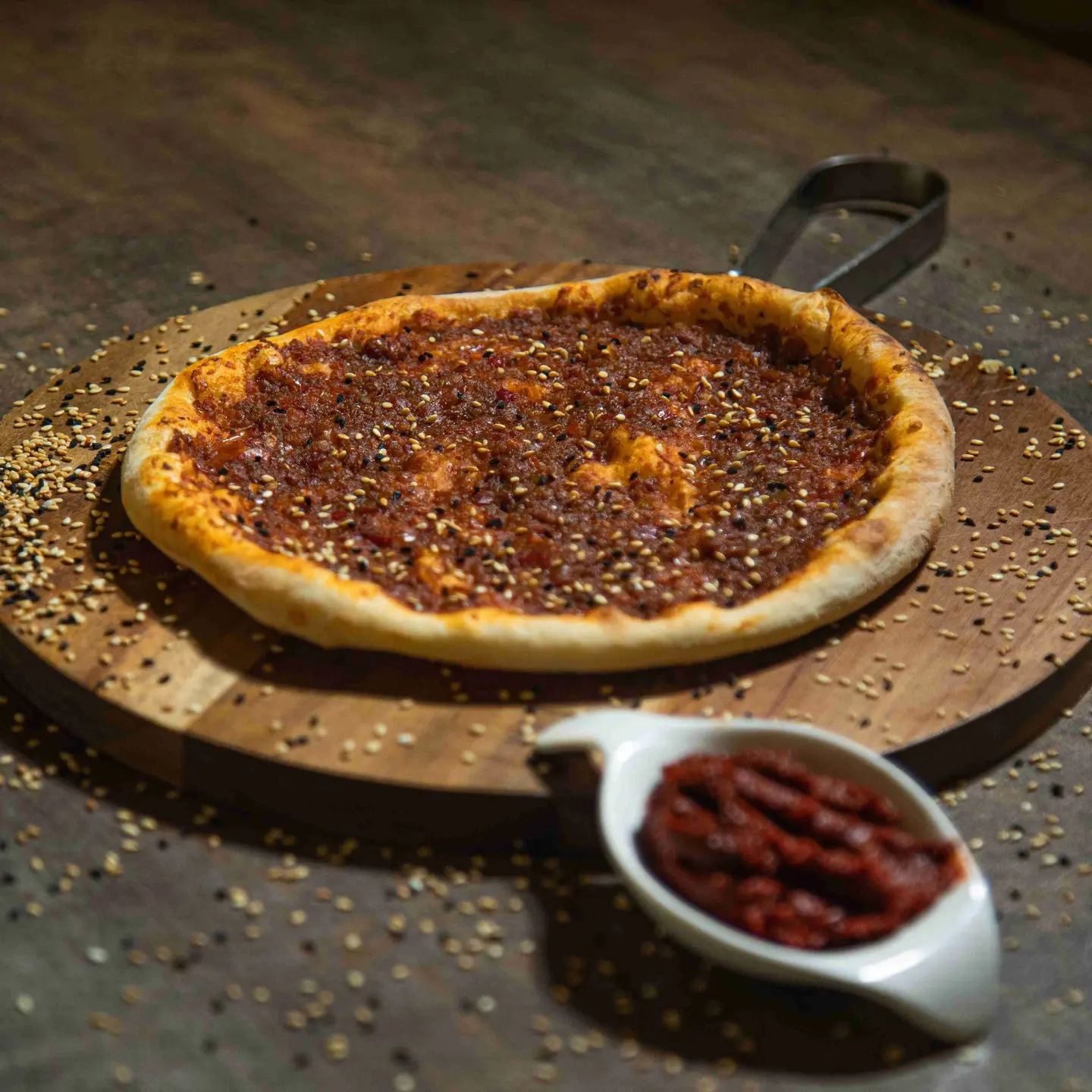 منقوشة محمرة