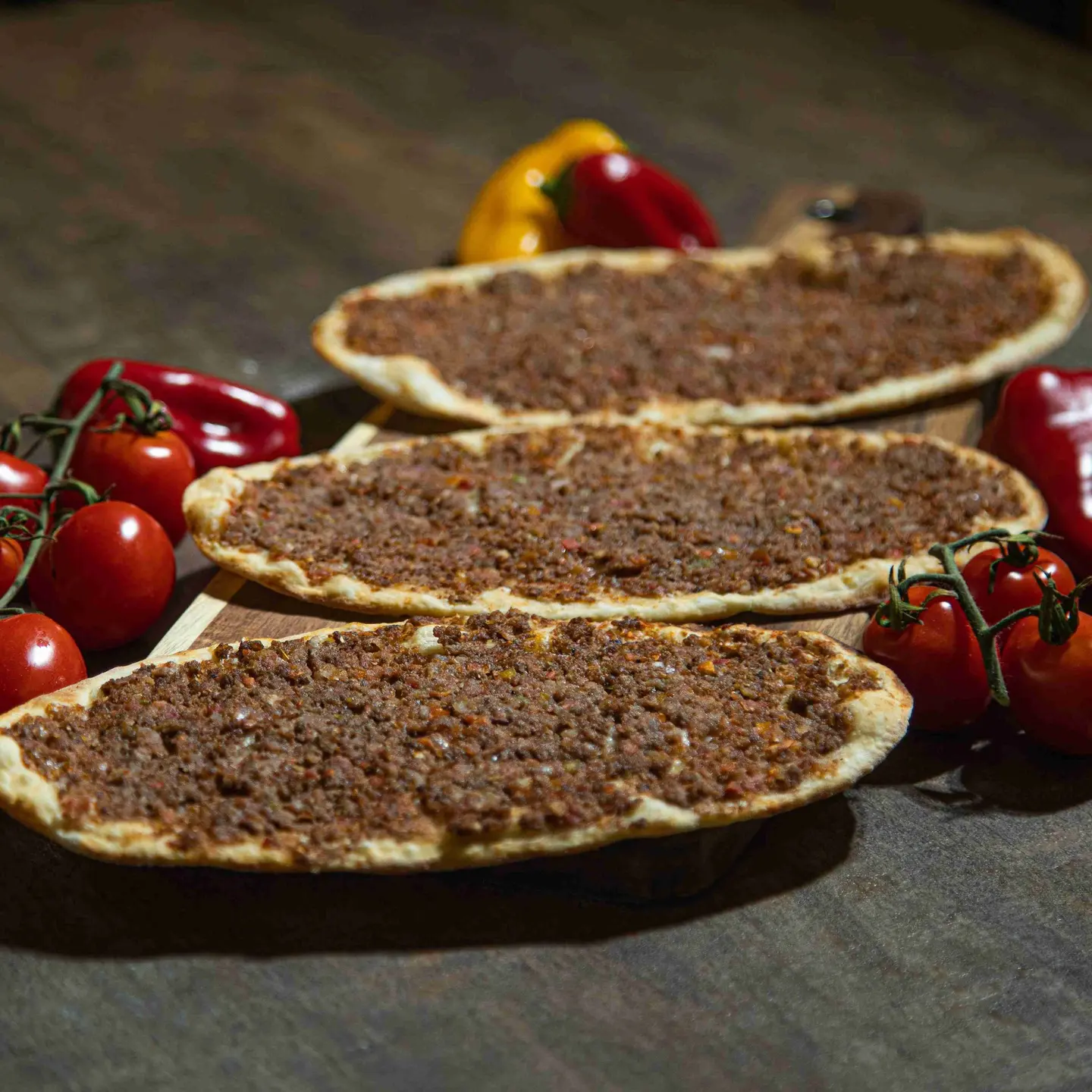 صفيحة طماطم ثلاث حبة