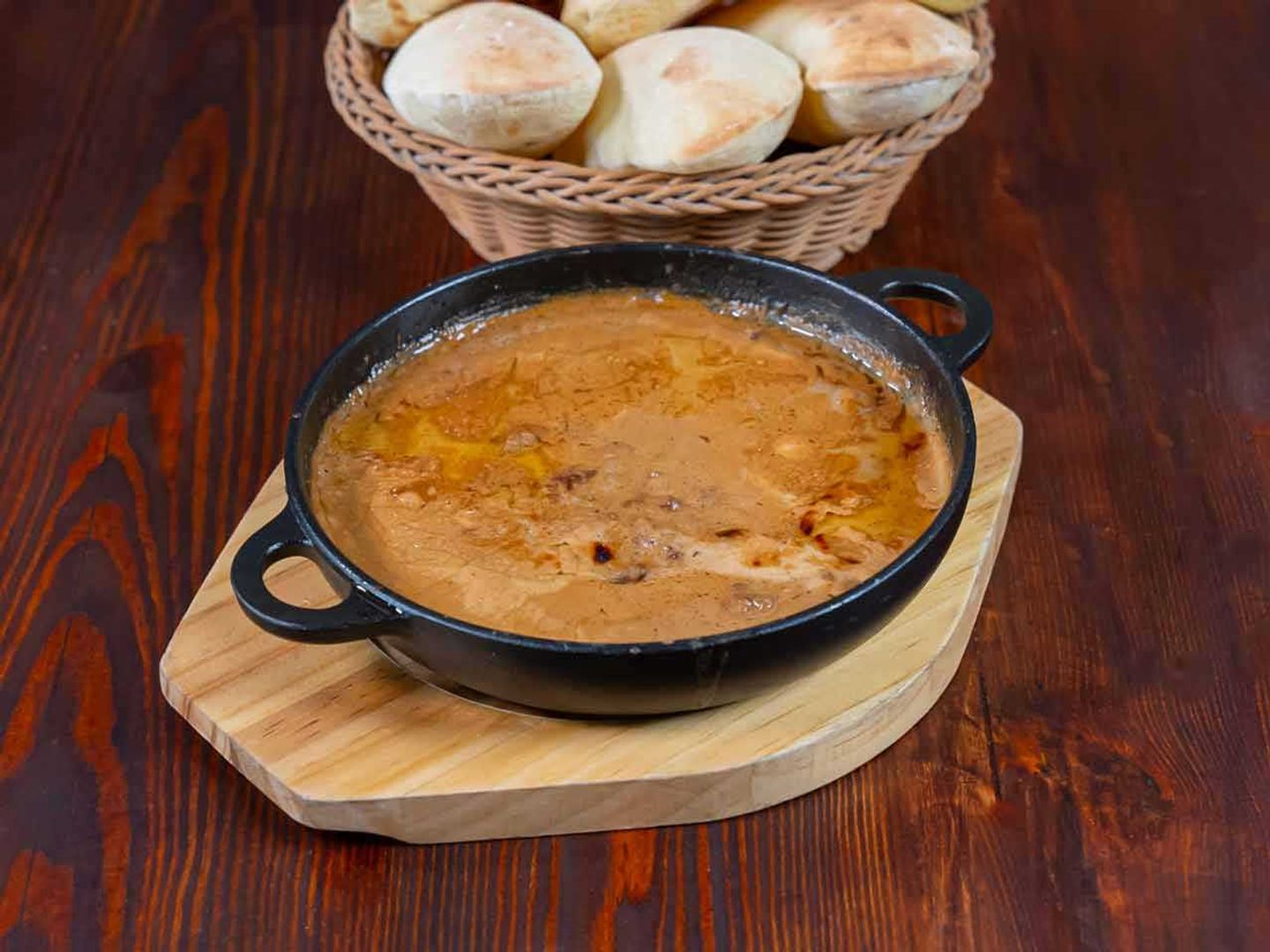 لحمة بالصينية (بدبس رمان وطحينة)
