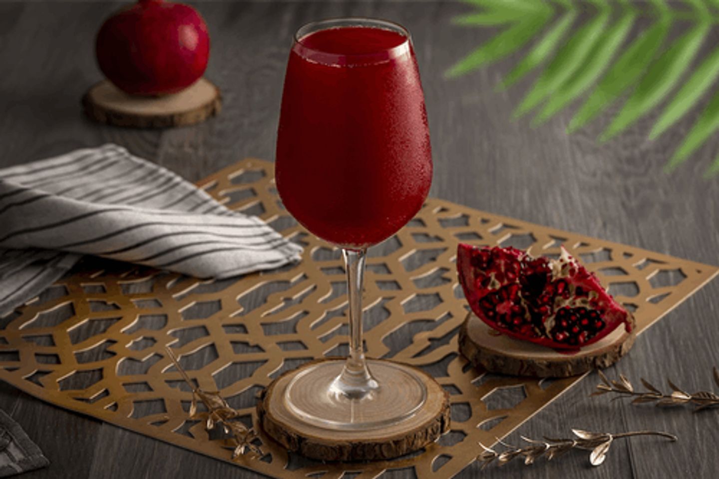 عصير فراولة رمان وسط