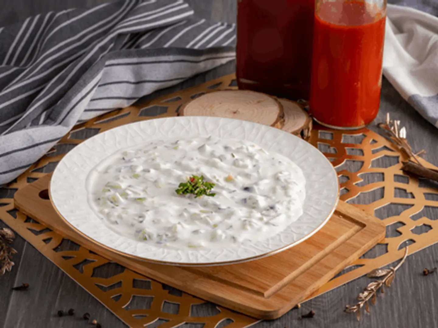 سلطة لبن وسط