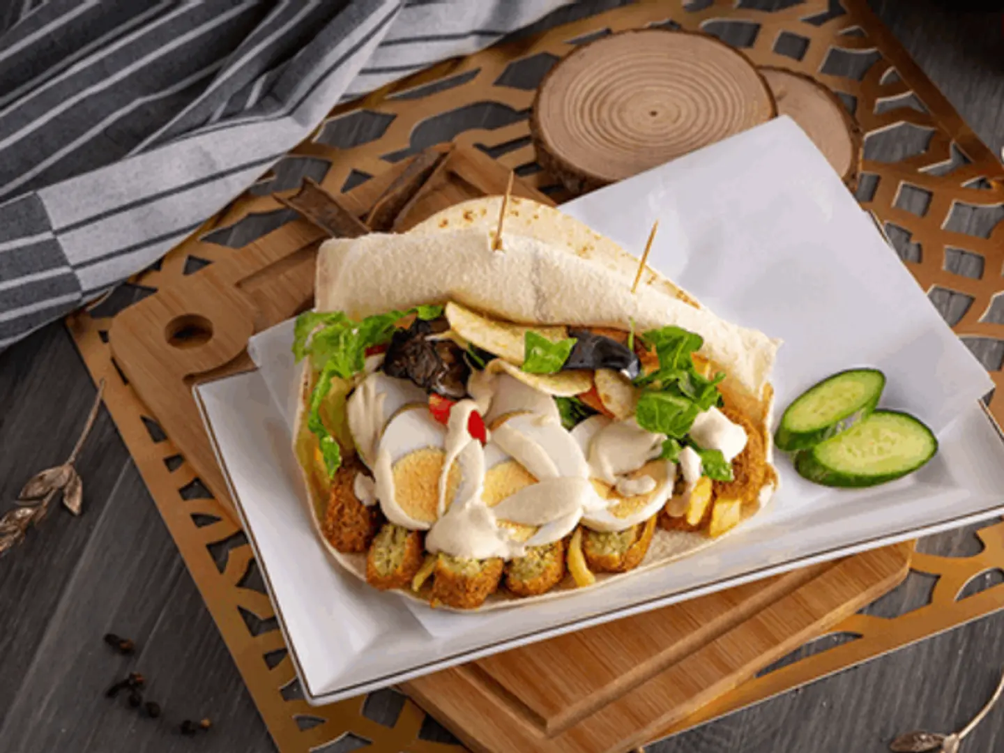 ساندوتش فلافل عيش