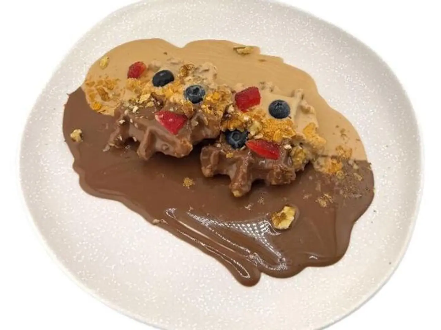 وافل الدبل شوكولاتة بالتوت والفراولة