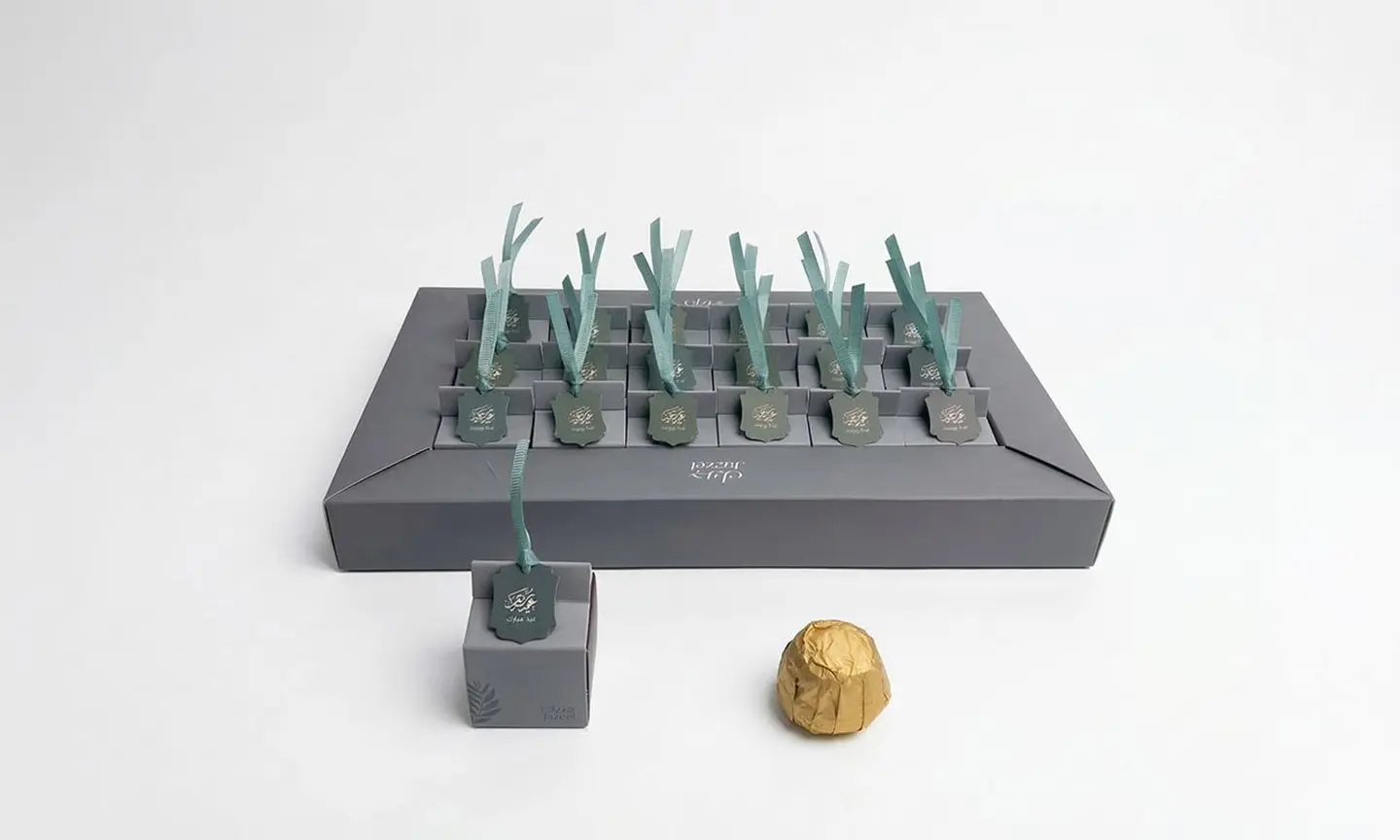 توزيعات جزيل ثمانيه عشر علبة