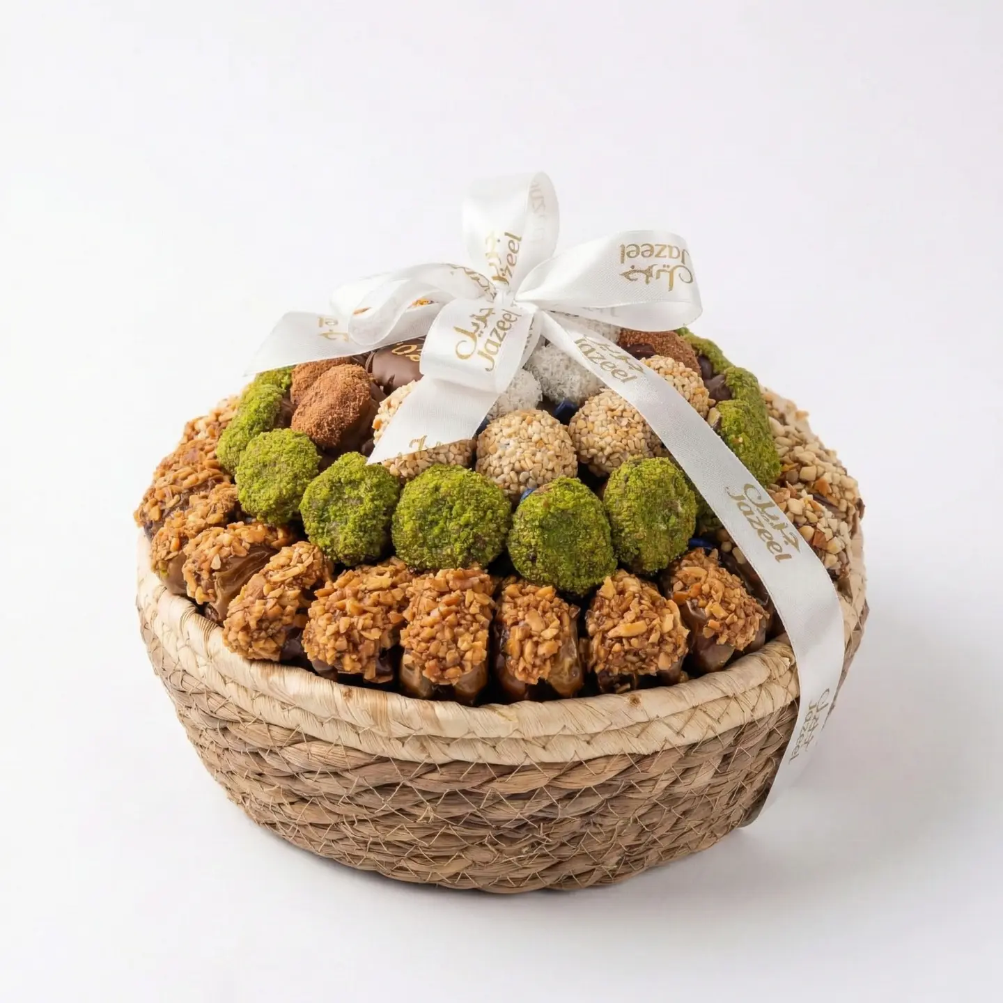 Wicker Basket Of Stuffed Dates 950g