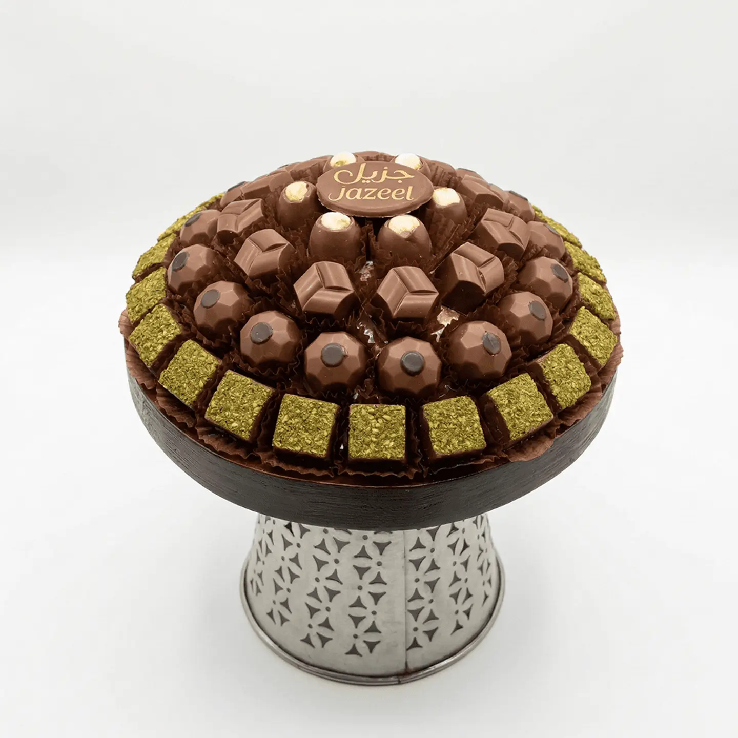 ستاند شوكولاتة بإطار خشبي فضي يو ستة وعشرون