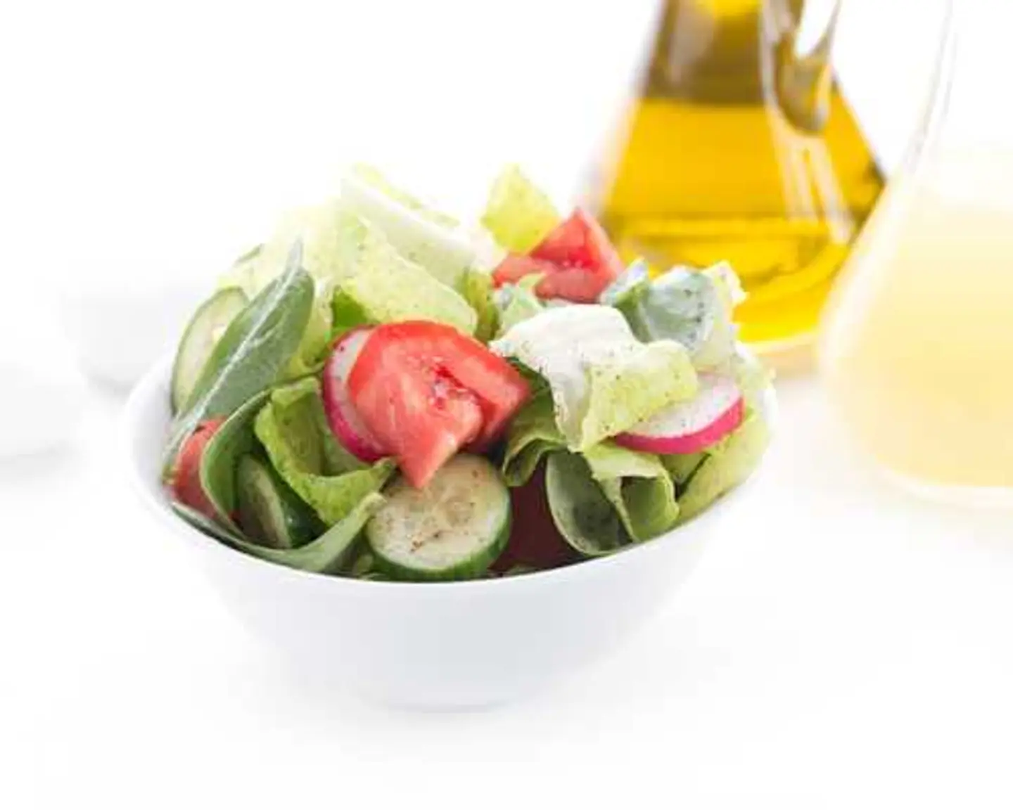 صحن سلطة خضراء صغير