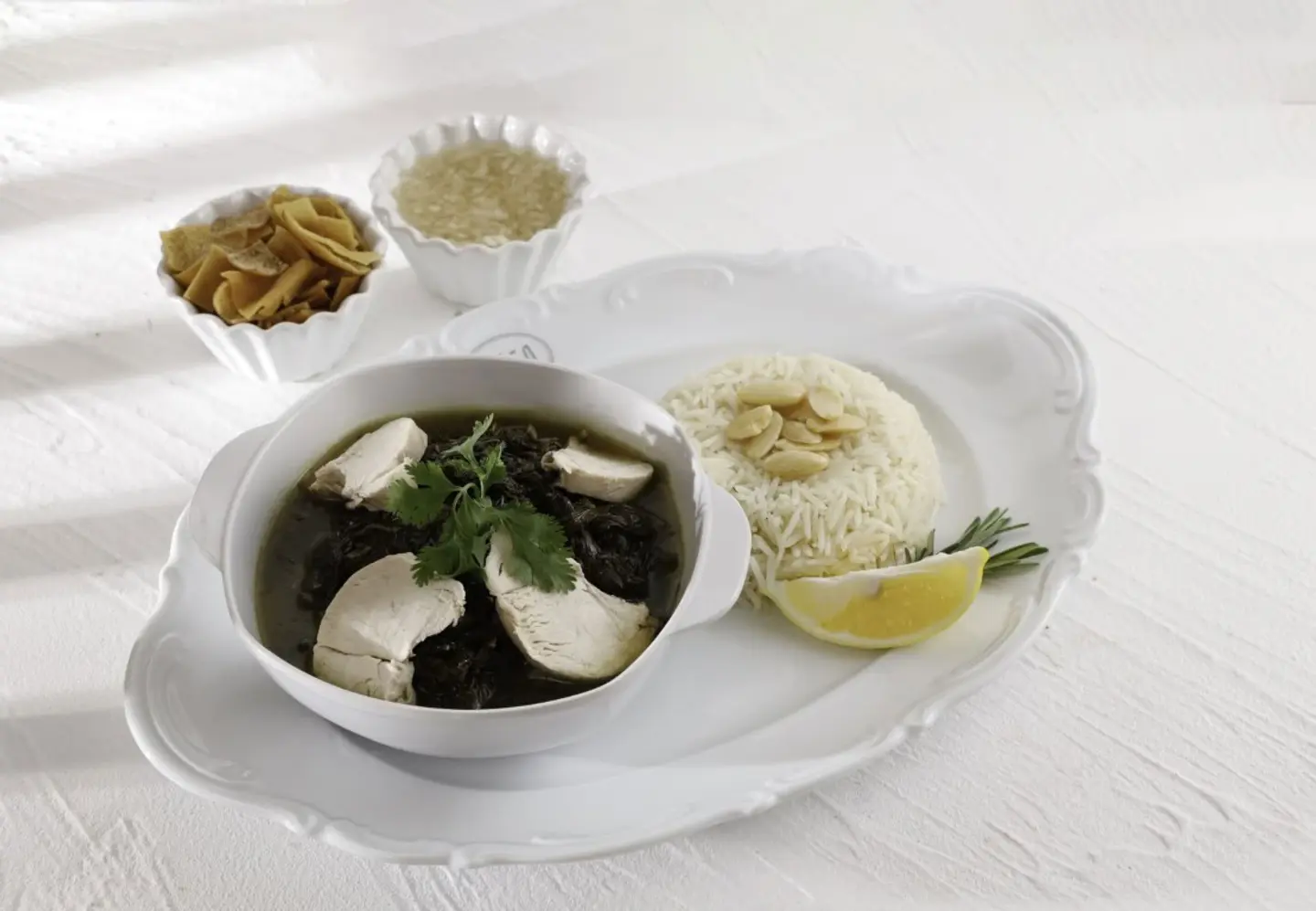 ملوخية بالدجاج وأرز