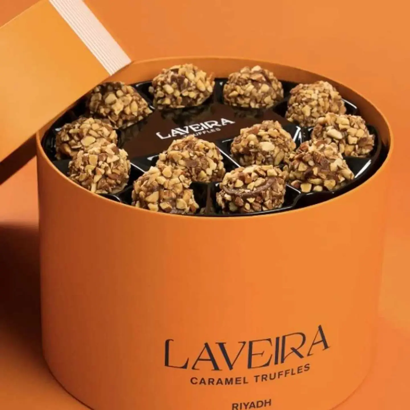 لافيرا ترافل