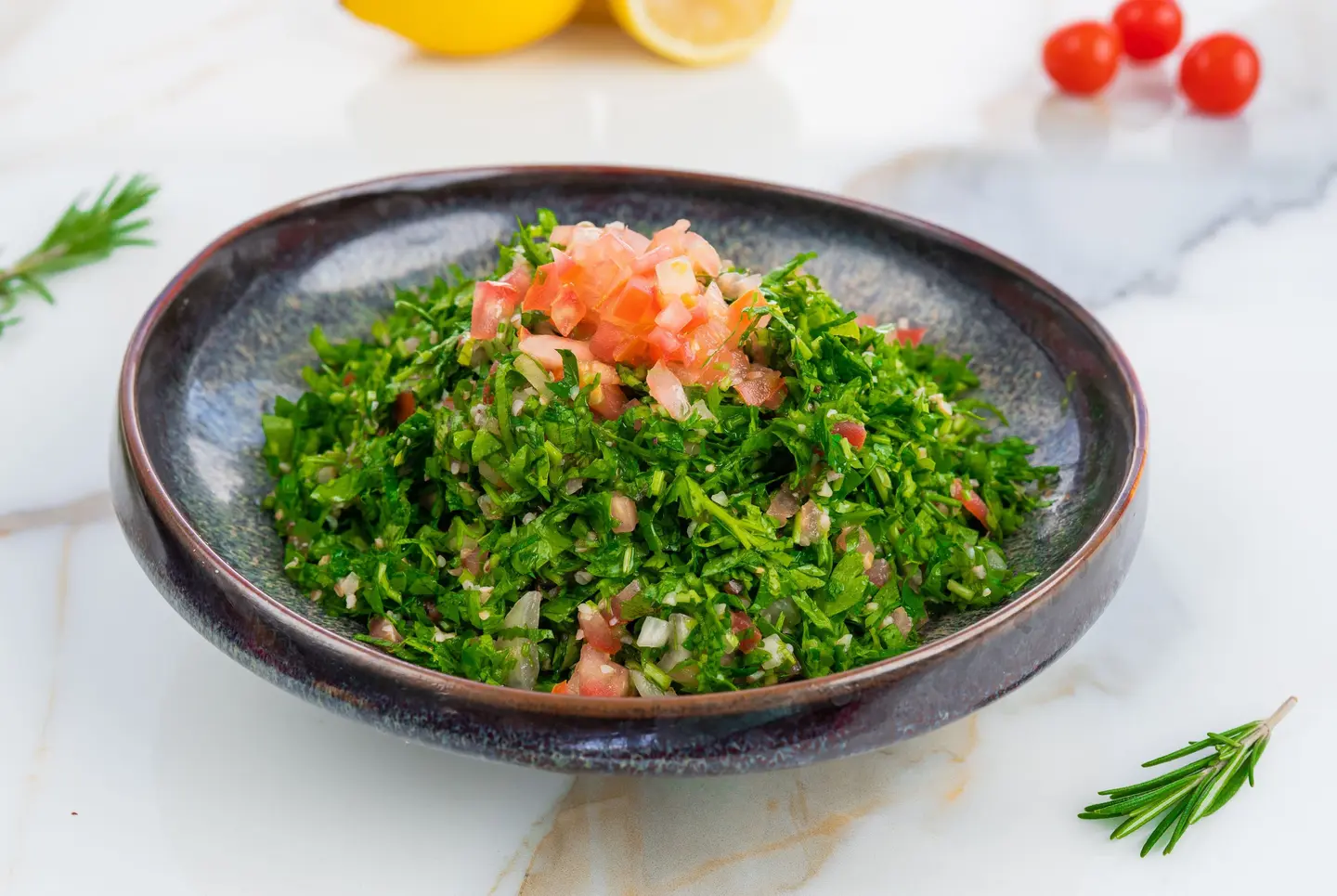 تبولة التوت البري مع الرمان