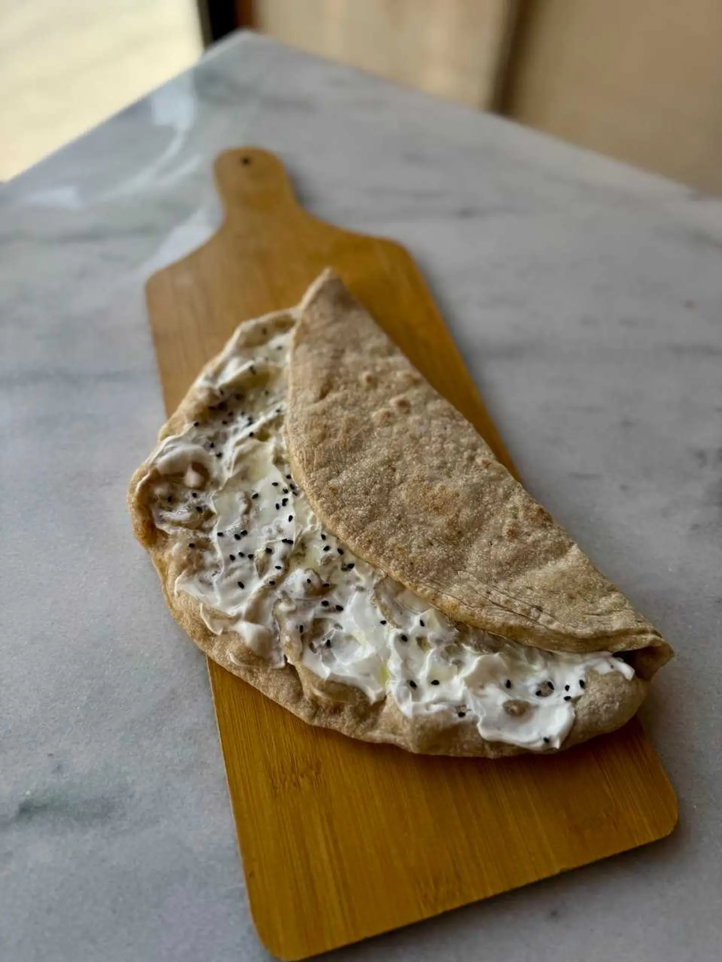 منقوشة لبنه وزعتر