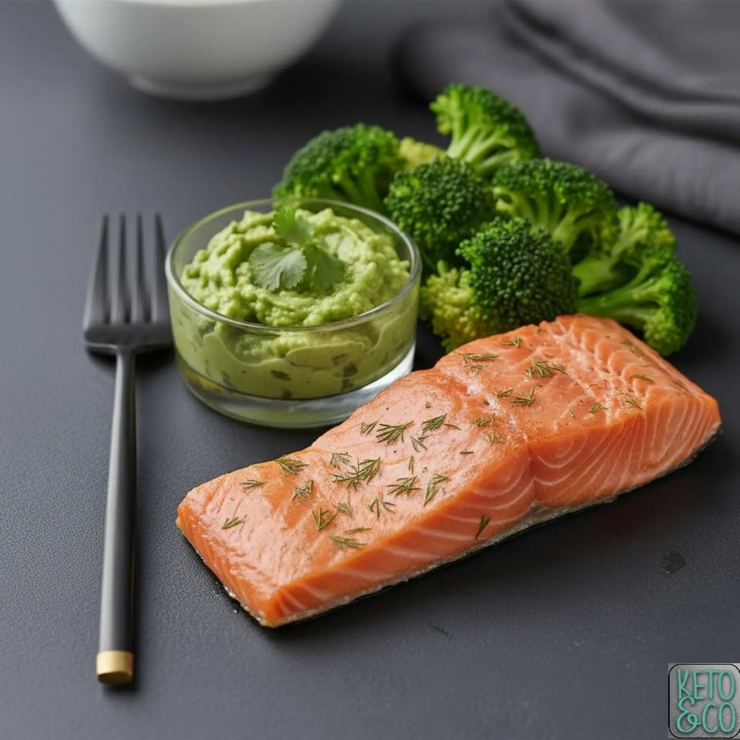 طبق كيتو جيم السلمون المخبوز (100 جم)