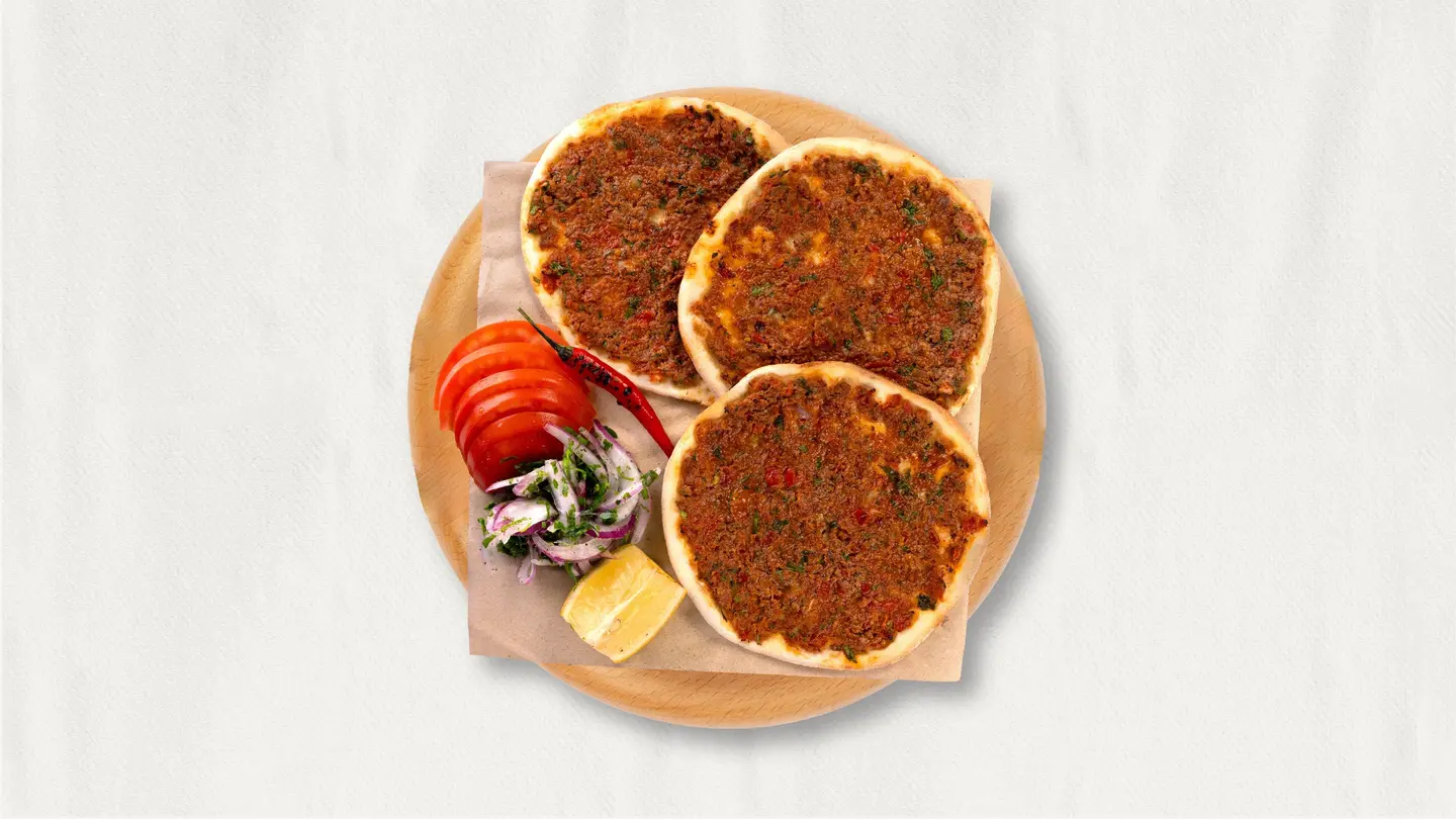 لحمة بالعجين