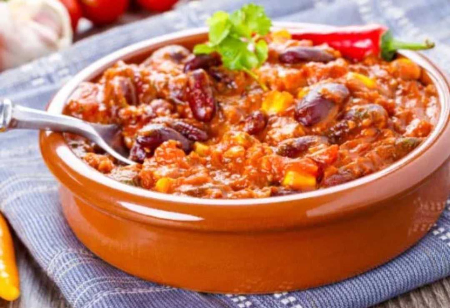 طبق فول بالسجق*