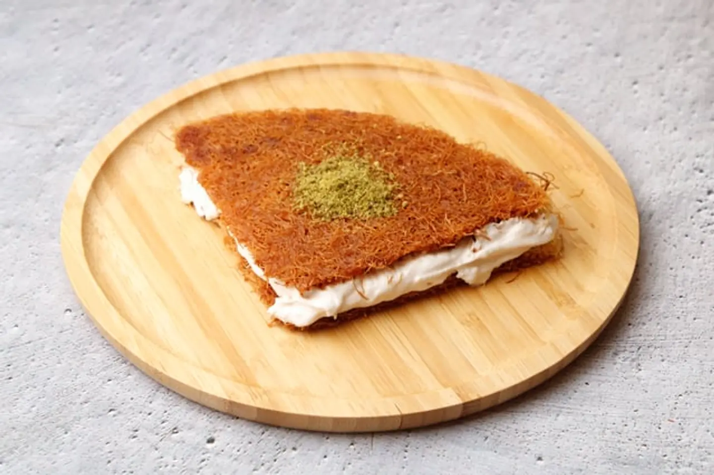 كنافة خشنة جبنة نابلسية وقشطة