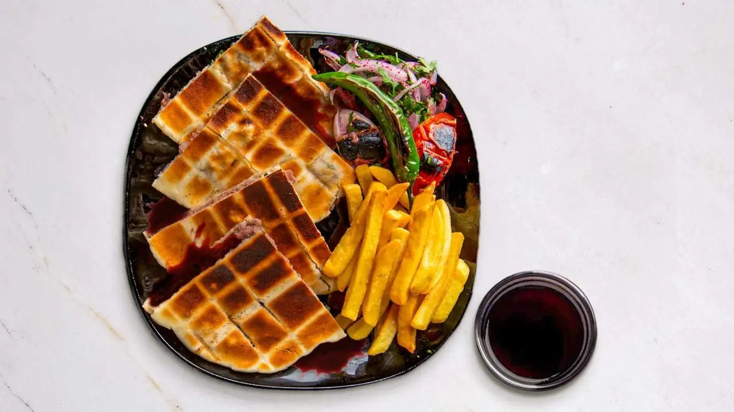 Arayes With Pomegranate Molasses And Meat
