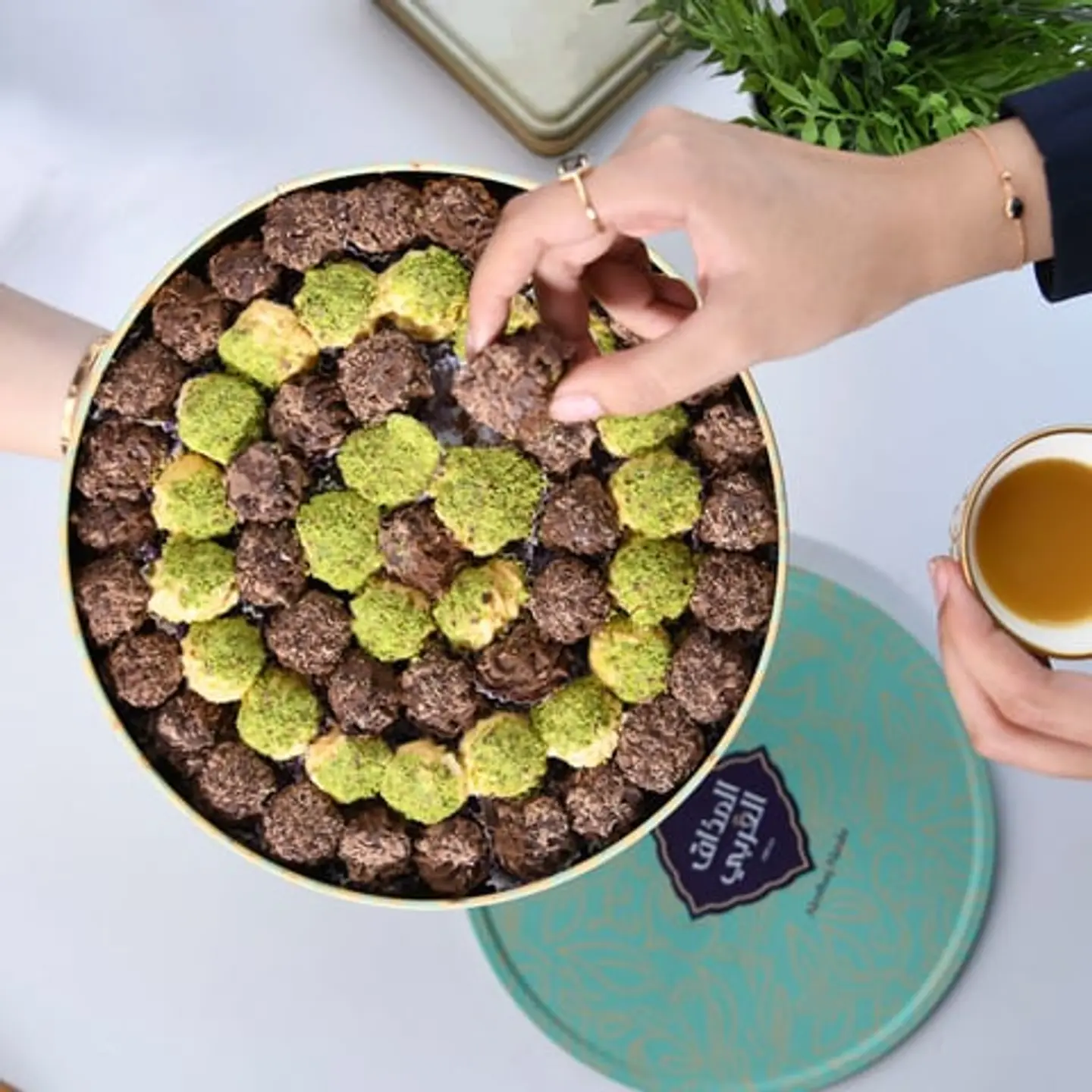 Almthaq Alarabi Petit Four Big