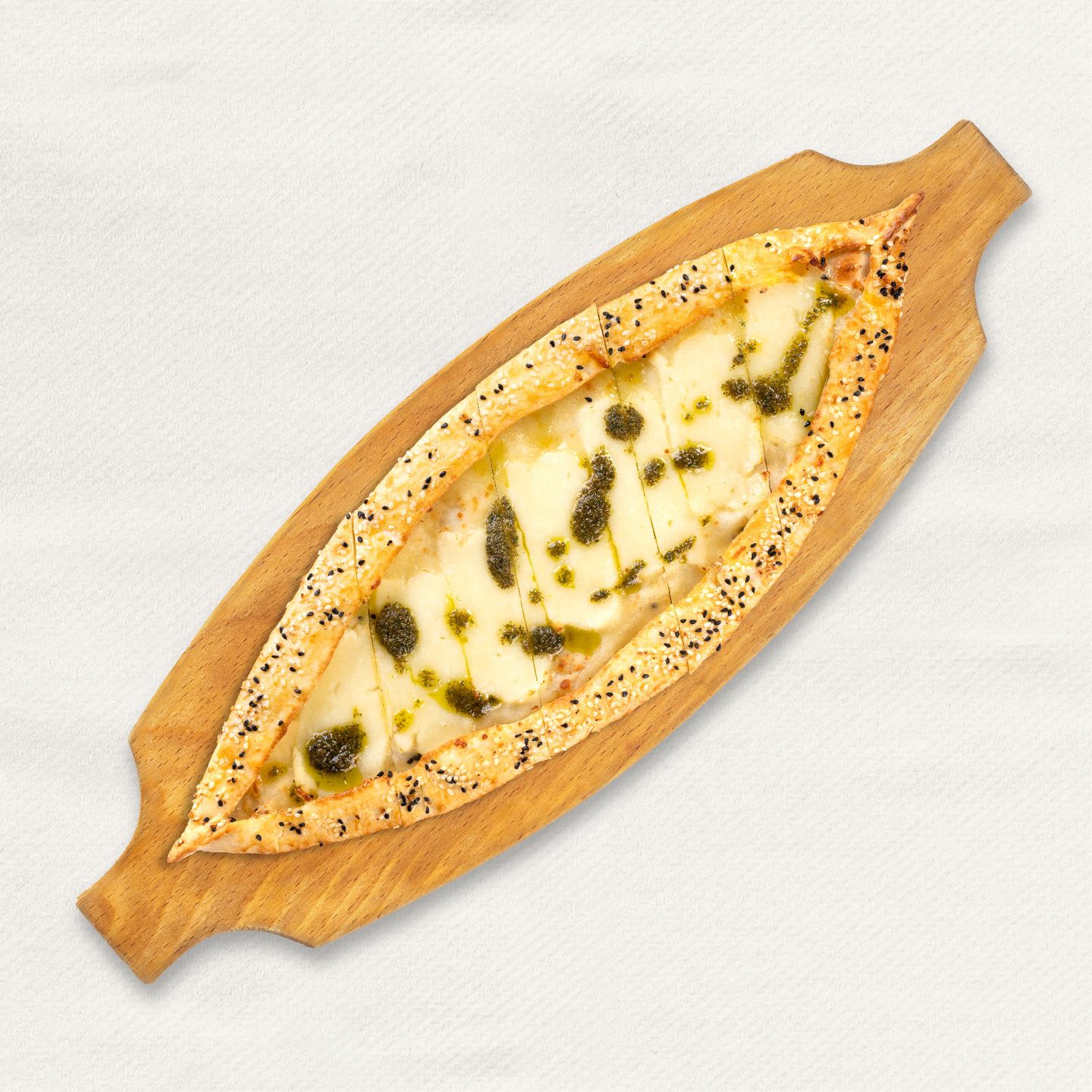 فطيرة جبنة حلوم بالبيستو