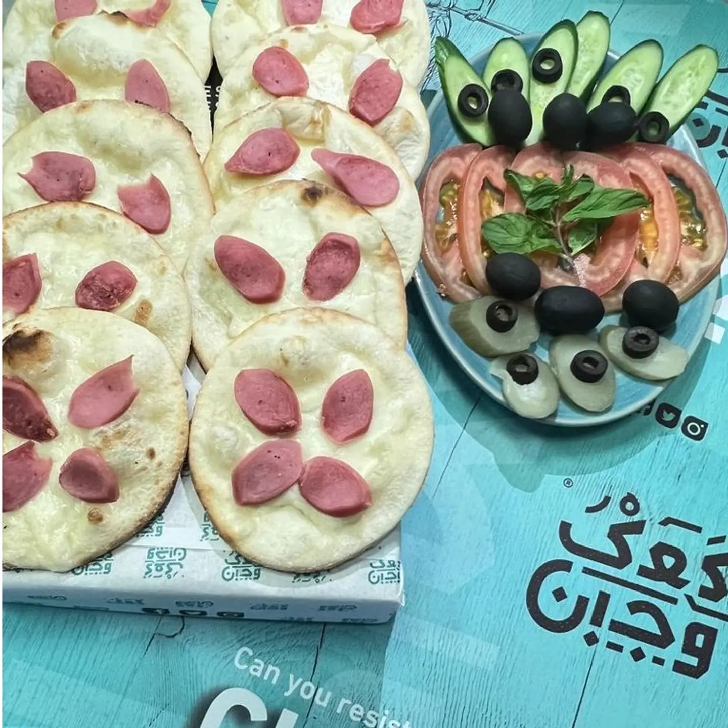 Box Mini Manakish Jebneh W Hot Dog