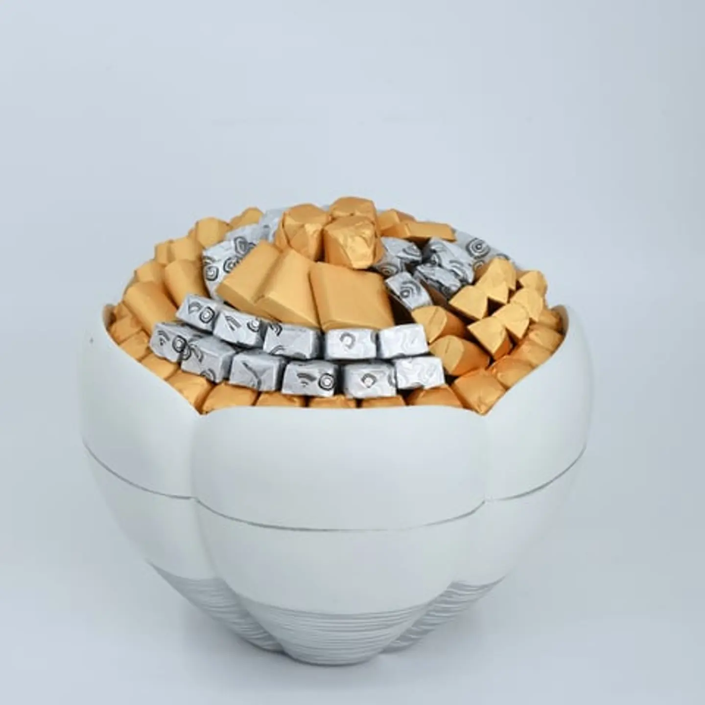 White Resin Tray With Silver And Luxury Chocolate Rose03003334