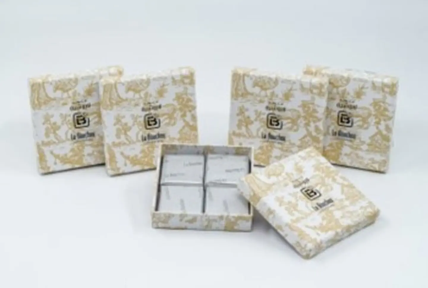 باقة توزيعات ميني بوكس مغلف لون بيج 039000023