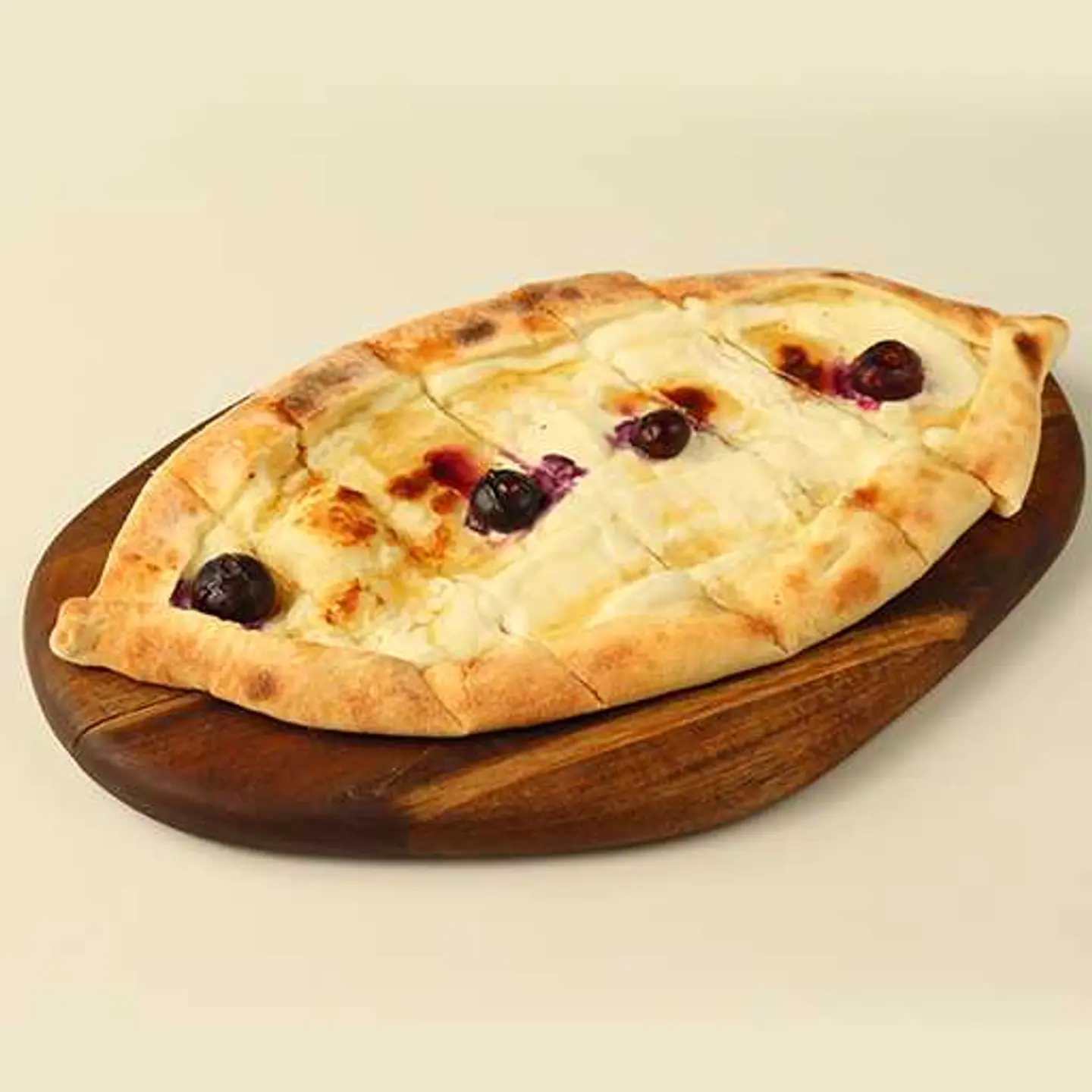 فطيرة لبنة مع توت وعسل