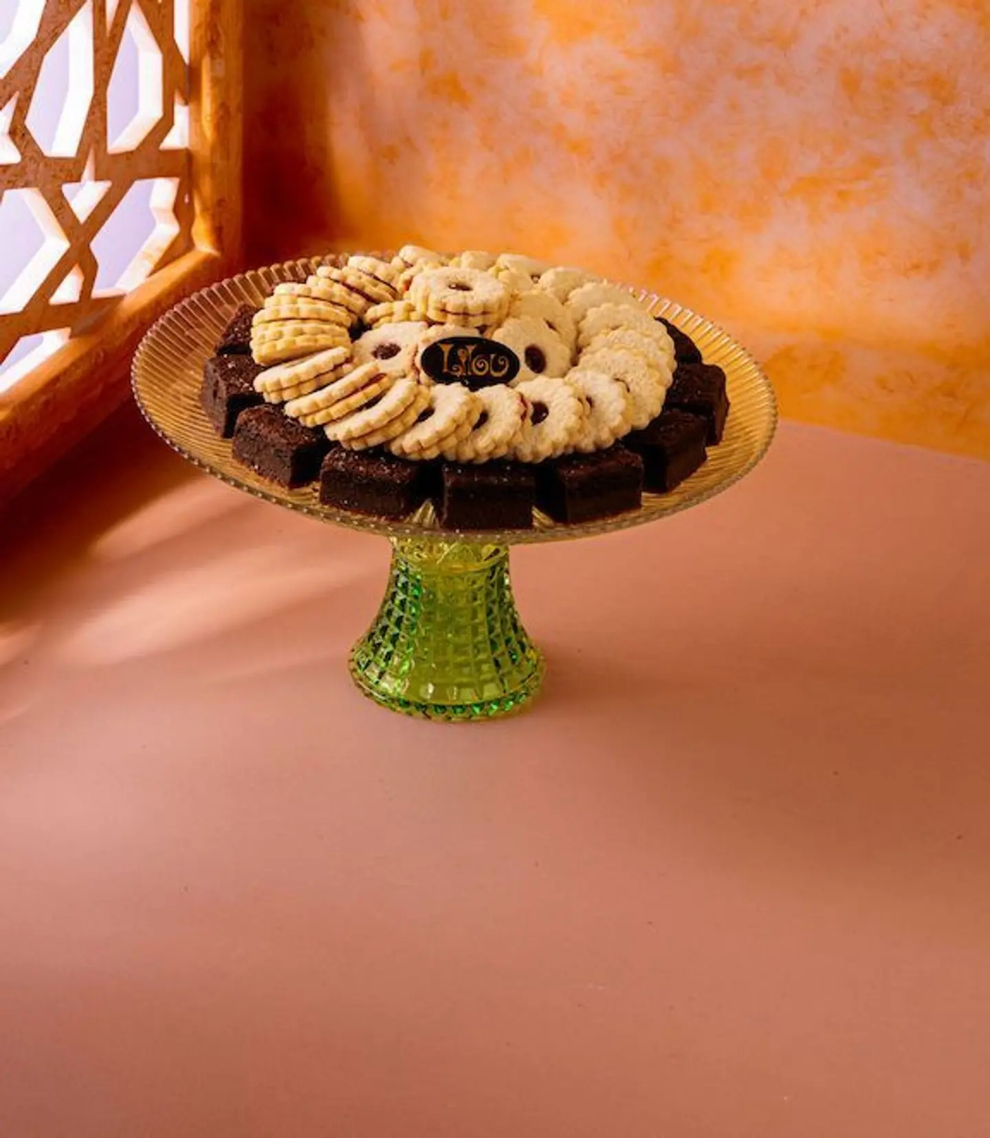 Raspberry Sable And Brownie Treat Green